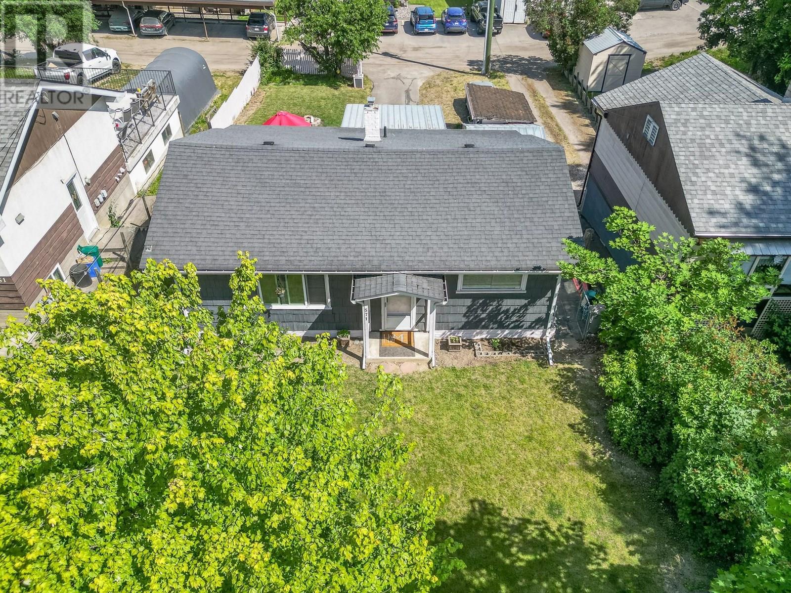 571 1 Avenue Se, Salmon Arm, British Columbia  V1E 1J7 - Photo 3 - 10351823