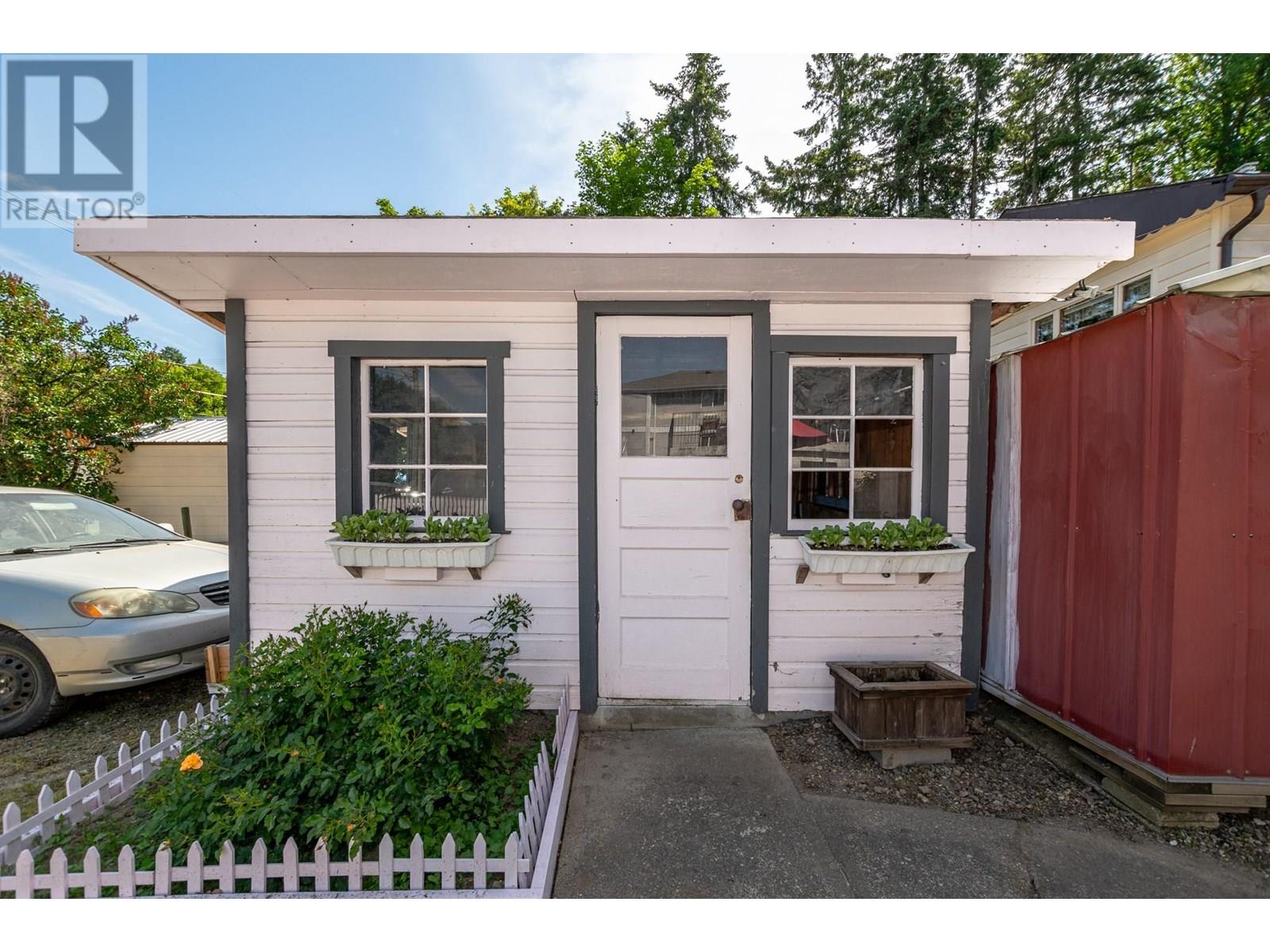 571 1 Avenue Se, Salmon Arm, British Columbia  V1E 1J7 - Photo 4 - 10351823