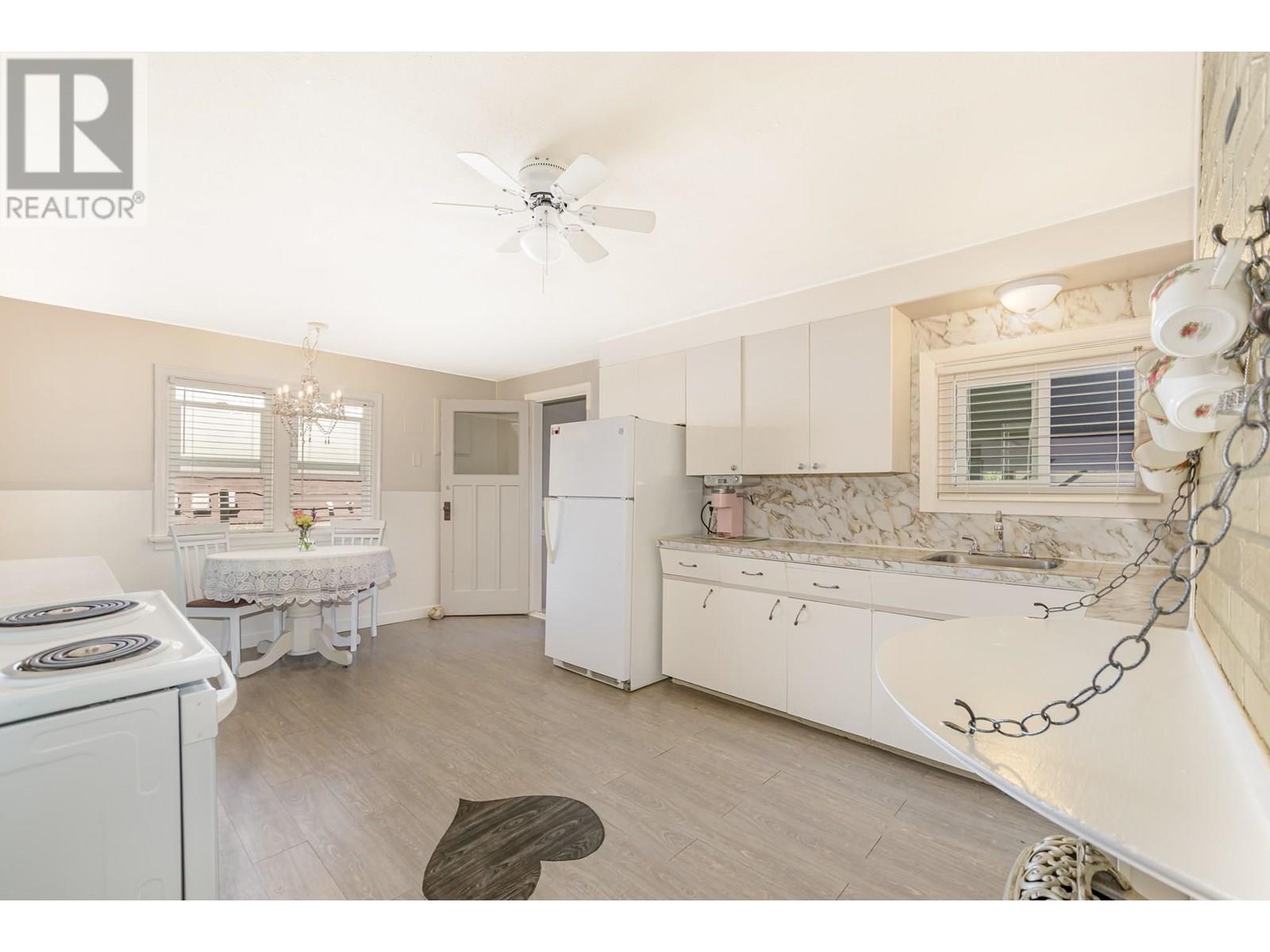 571 1 Avenue Se, Salmon Arm, British Columbia  V1E 1J7 - Photo 6 - 10351823