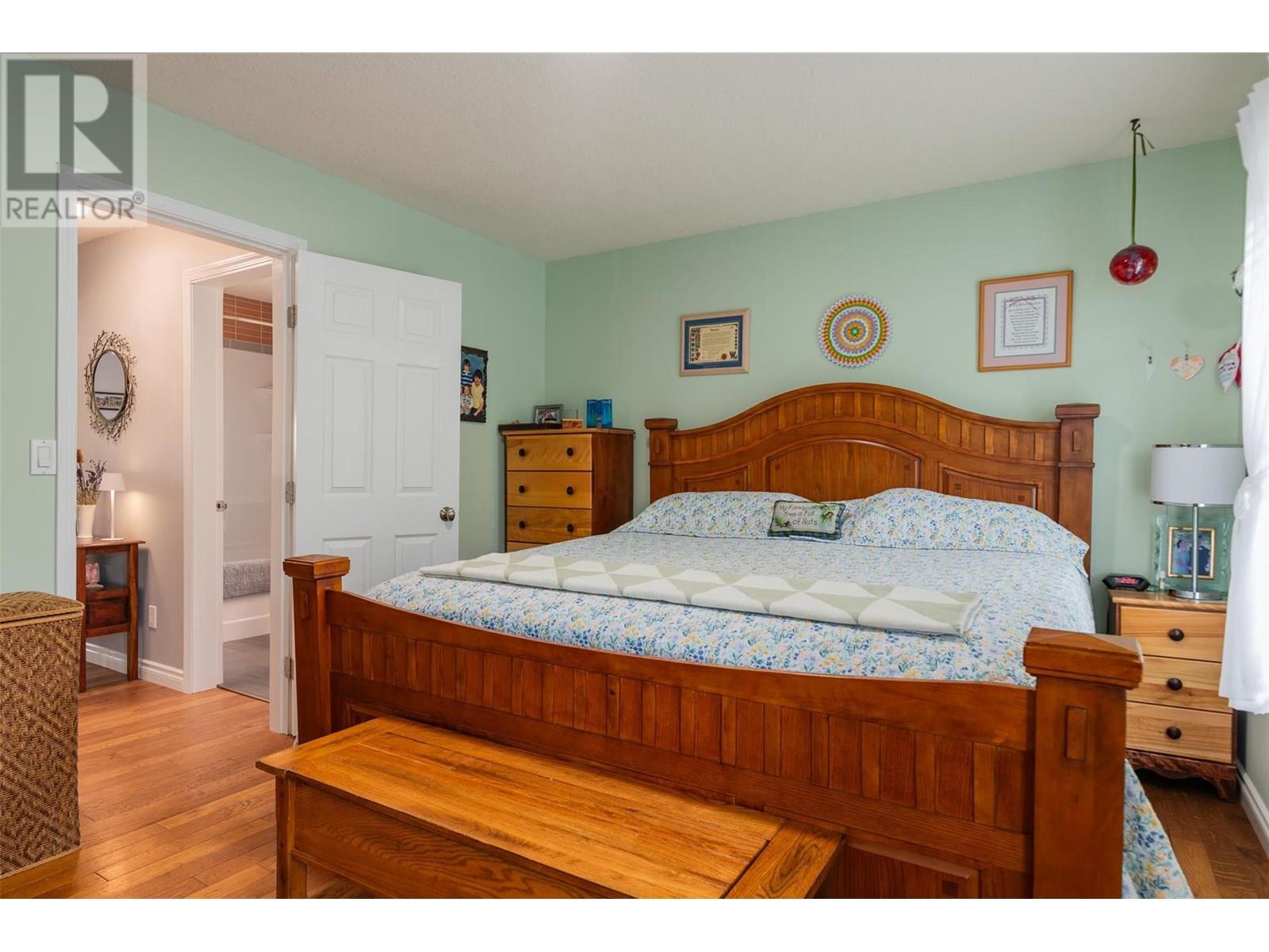 909 8th Street, Montrose, British Columbia  V0G 1P0 - Photo 17 - 10352173