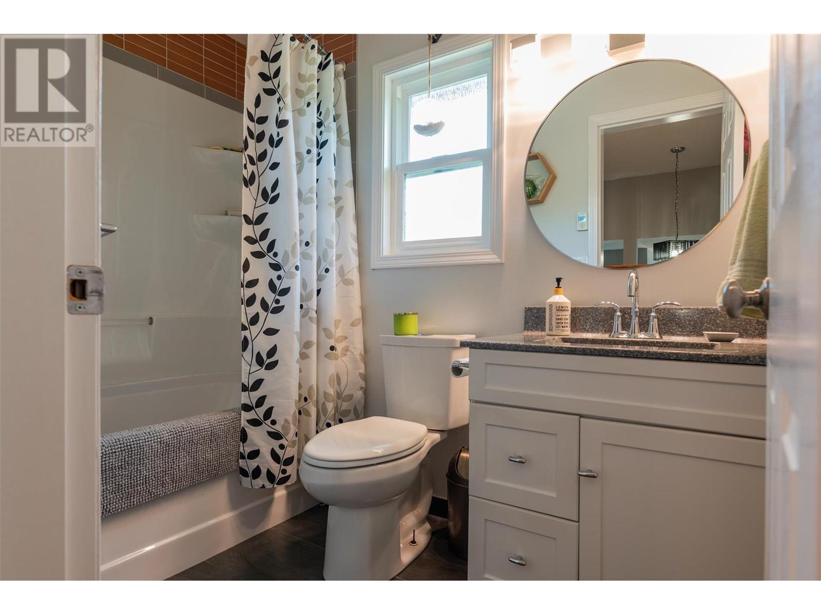 909 8th Street, Montrose, British Columbia  V0G 1P0 - Photo 19 - 10352173