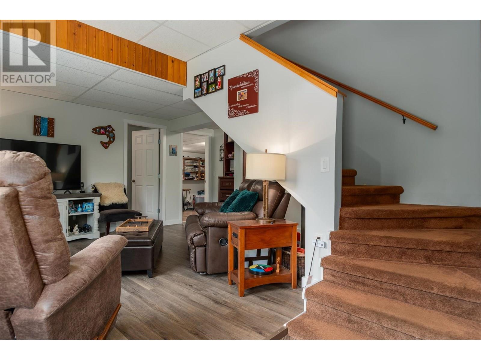 909 8th Street, Montrose, British Columbia  V0G 1P0 - Photo 20 - 10352173
