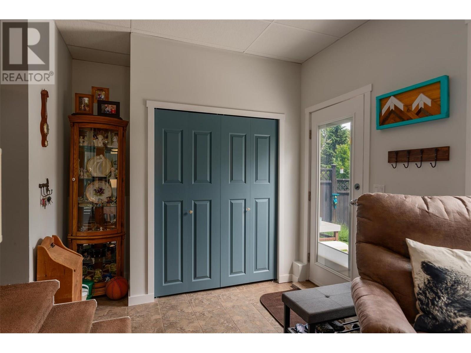 909 8th Street, Montrose, British Columbia  V0G 1P0 - Photo 21 - 10352173