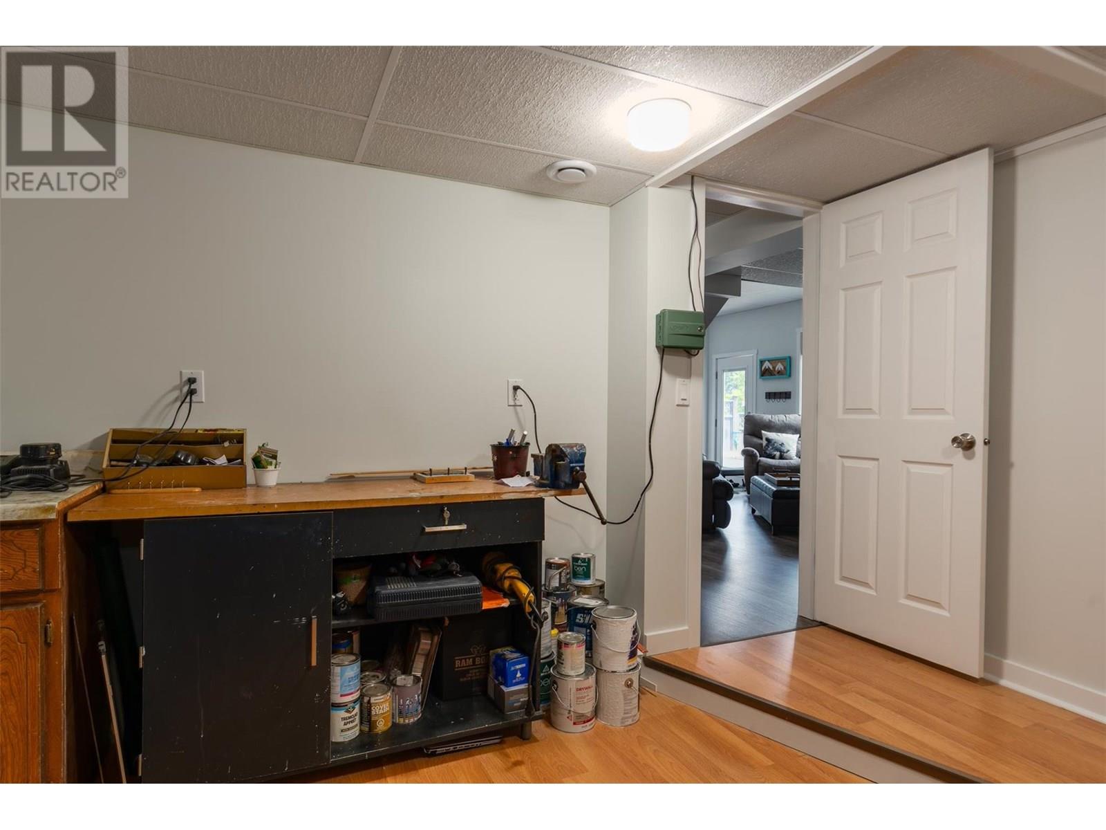 909 8th Street, Montrose, British Columbia  V0G 1P0 - Photo 27 - 10352173