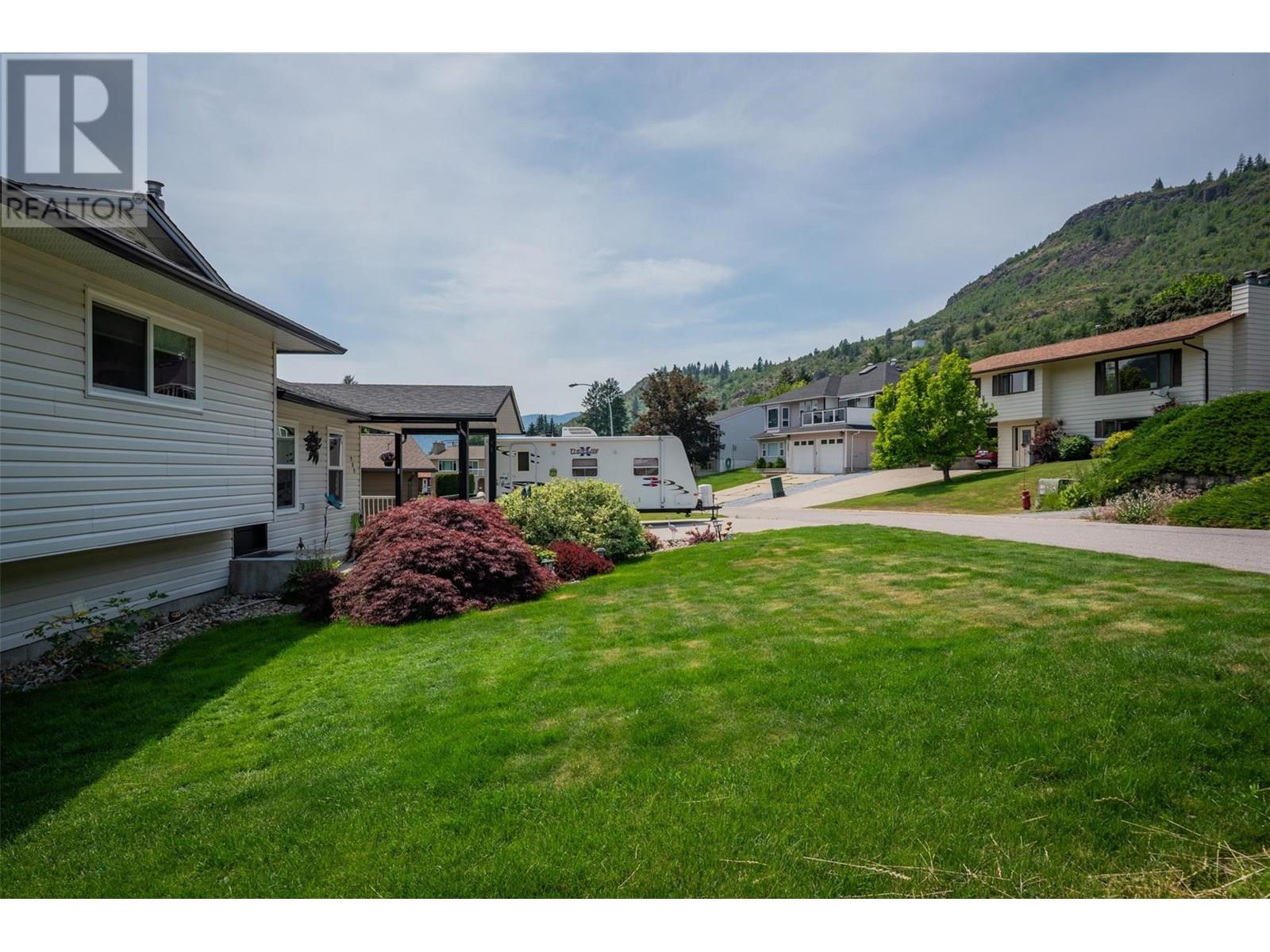 909 8th Street, Montrose, British Columbia  V0G 1P0 - Photo 31 - 10352173
