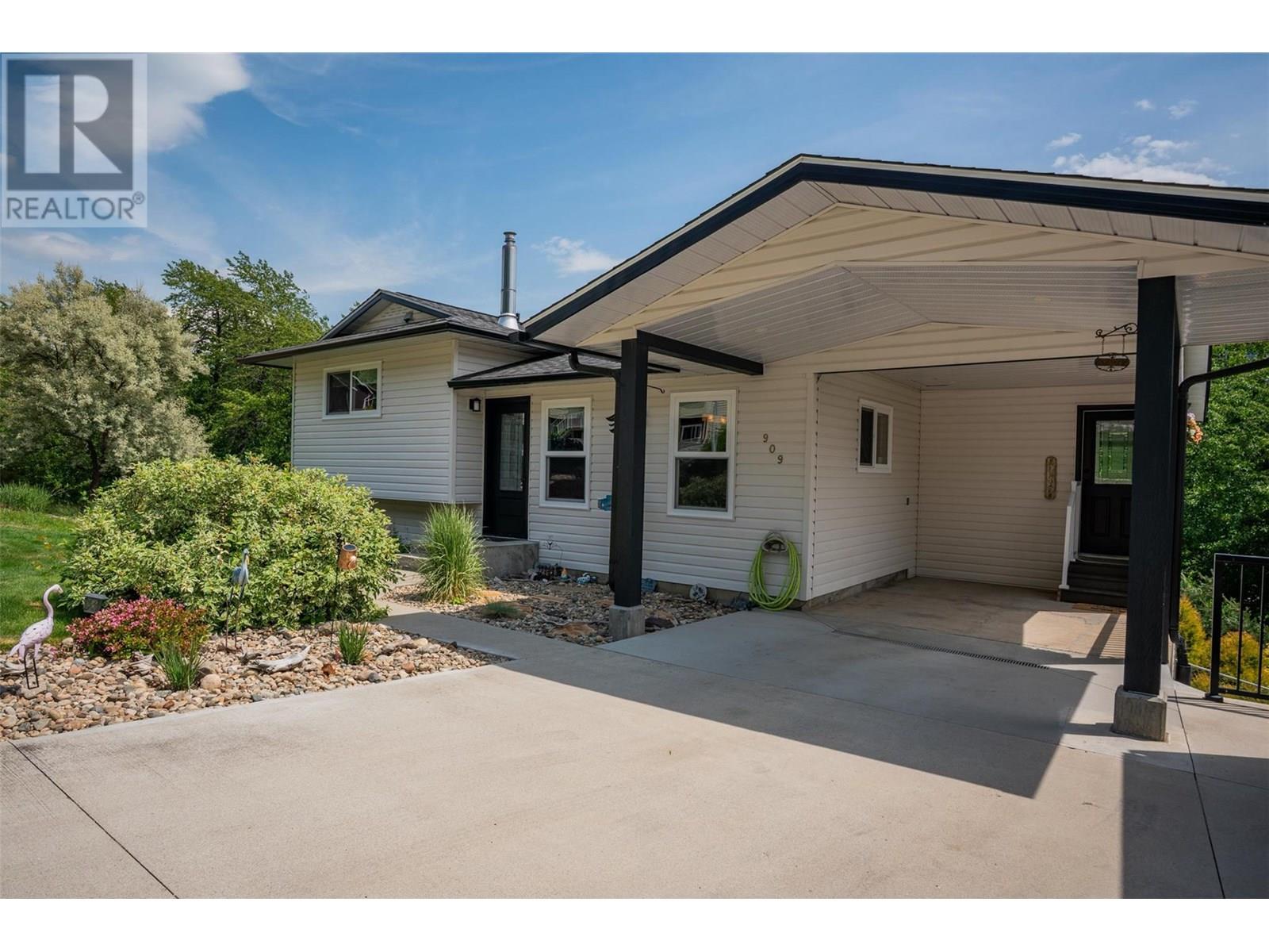 909 8th Street, Montrose, British Columbia  V0G 1P0 - Photo 33 - 10352173