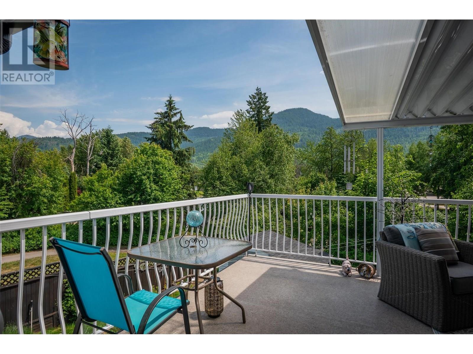 909 8th Street, Montrose, British Columbia  V0G 1P0 - Photo 37 - 10352173