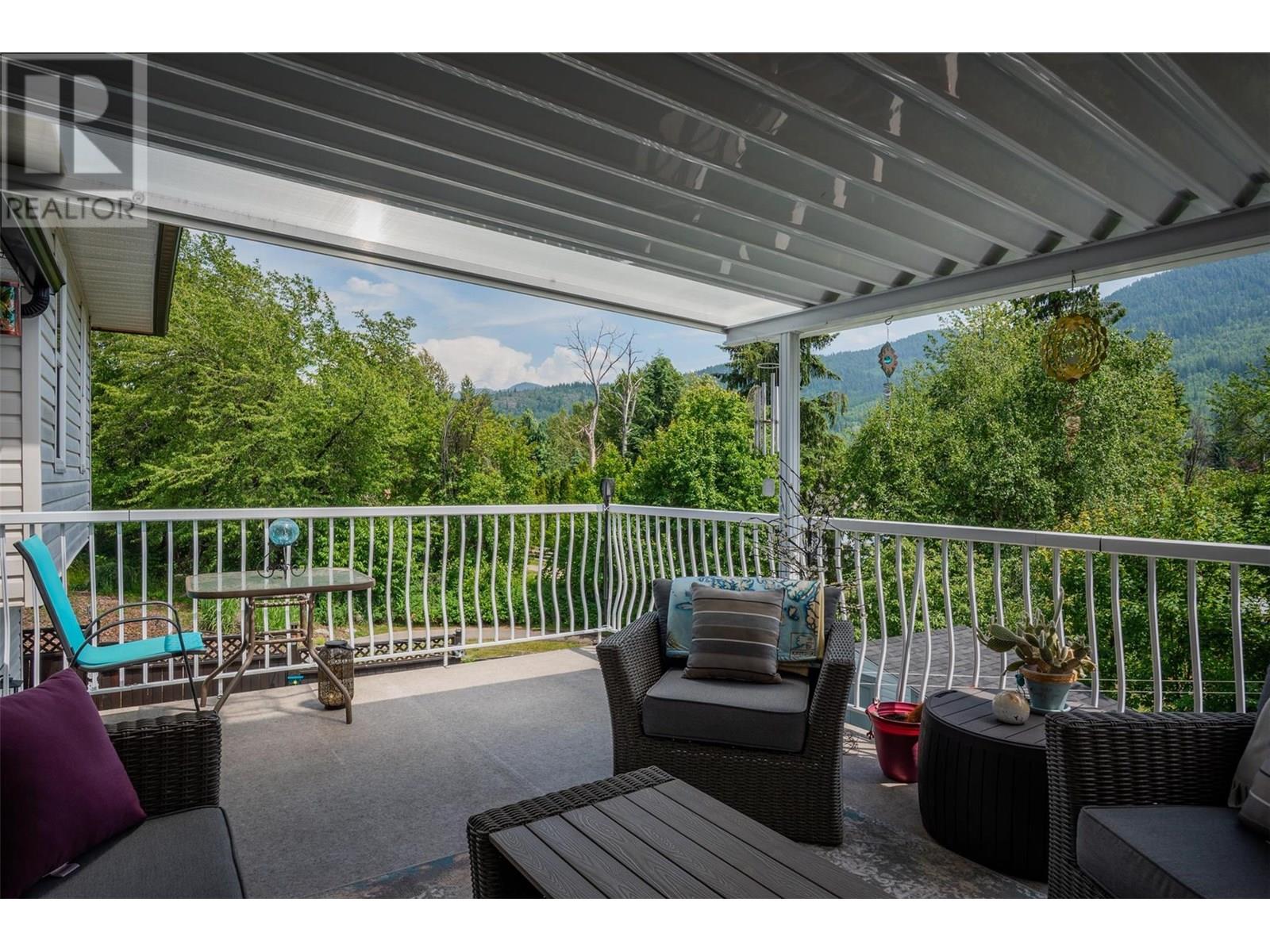 909 8th Street, Montrose, British Columbia  V0G 1P0 - Photo 39 - 10352173