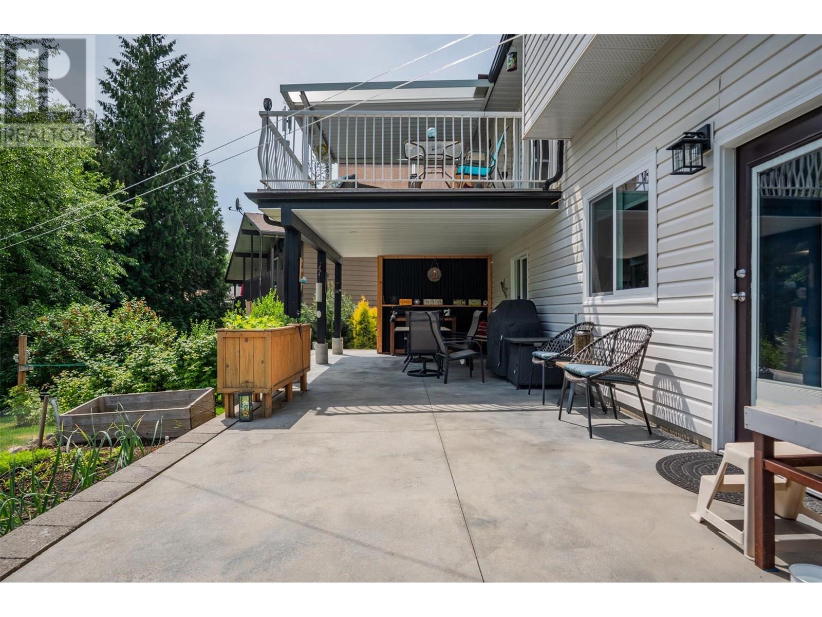 909 8th Street, Montrose, British Columbia  V0G 1P0 - Photo 43 - 10352173