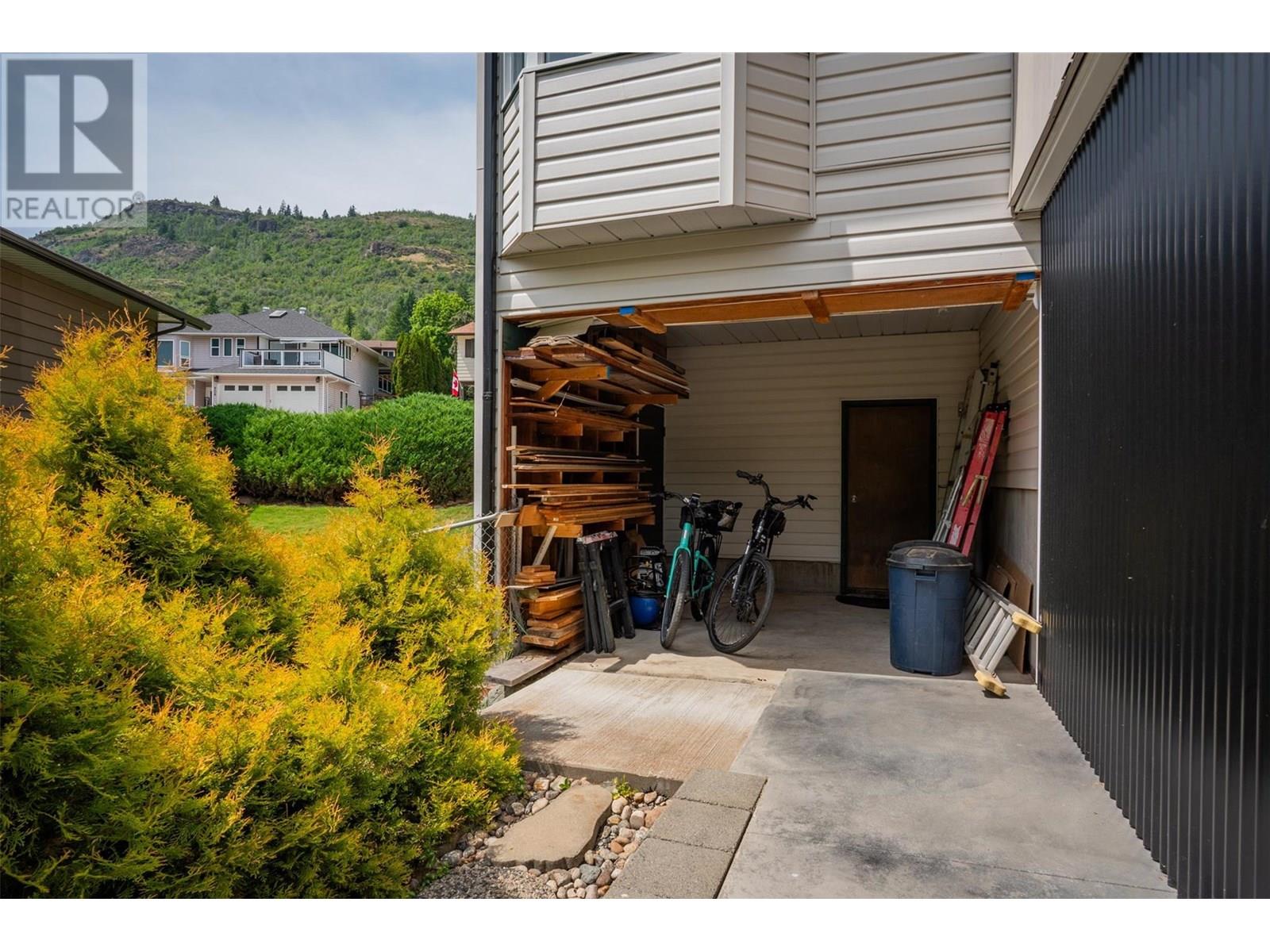 909 8th Street, Montrose, British Columbia  V0G 1P0 - Photo 49 - 10352173