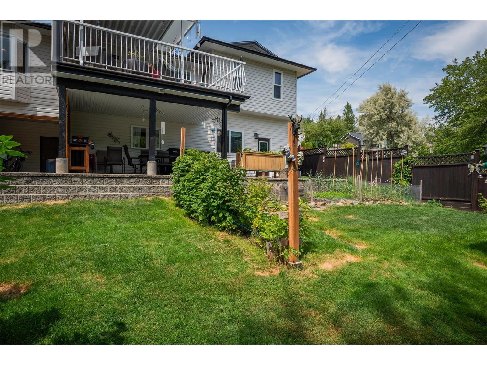 909 8th Street, Montrose, British Columbia  V0G 1P0 - Photo 53 - 10352173