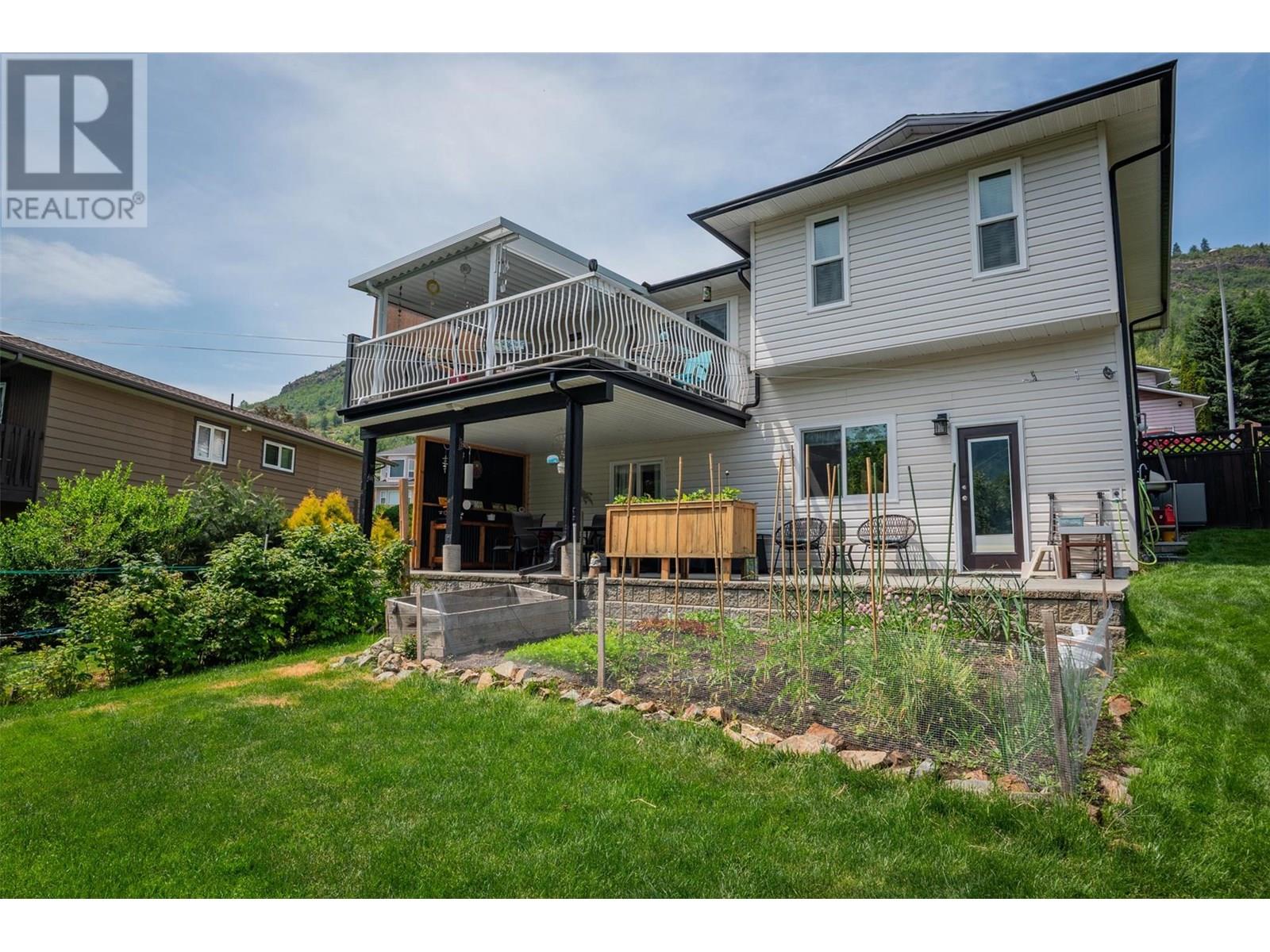 909 8th Street, Montrose, British Columbia  V0G 1P0 - Photo 54 - 10352173