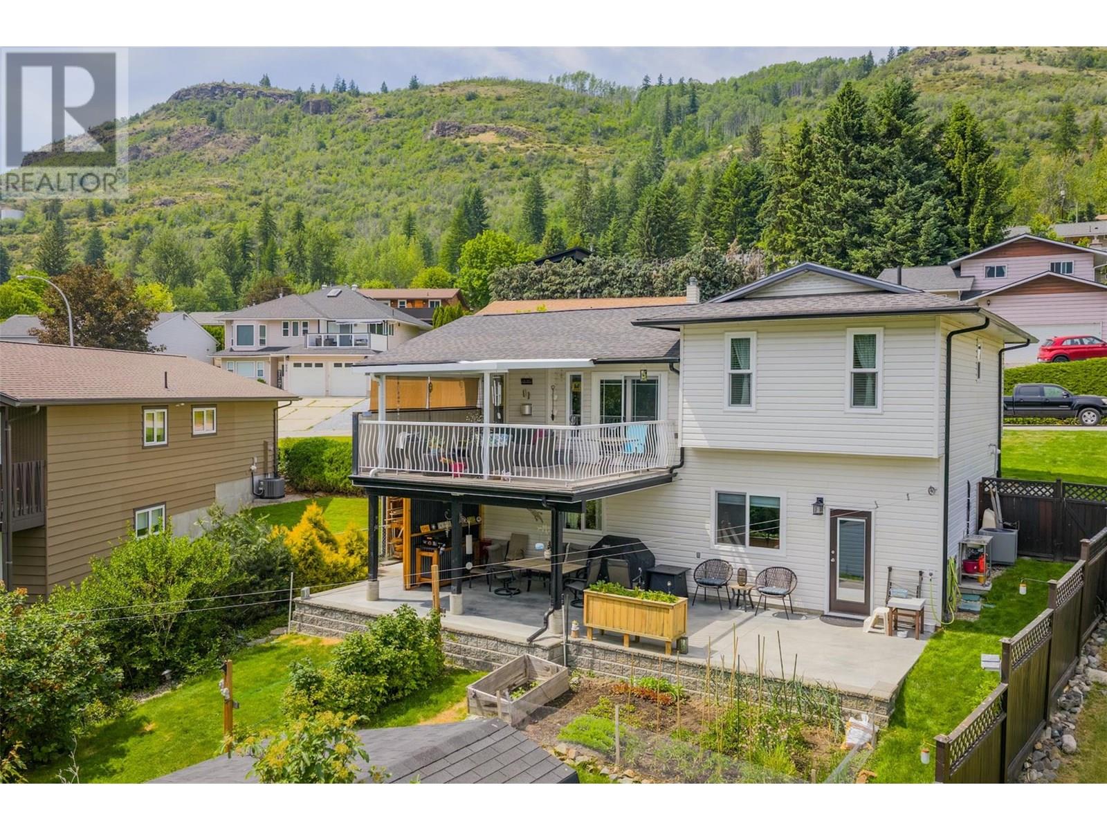 909 8th Street, Montrose, British Columbia  V0G 1P0 - Photo 56 - 10352173