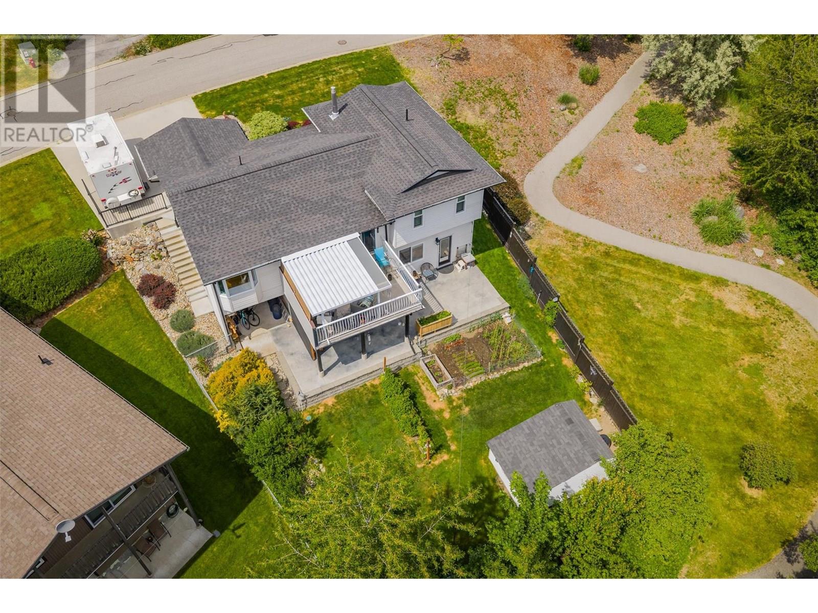 909 8th Street, Montrose, British Columbia  V0G 1P0 - Photo 57 - 10352173
