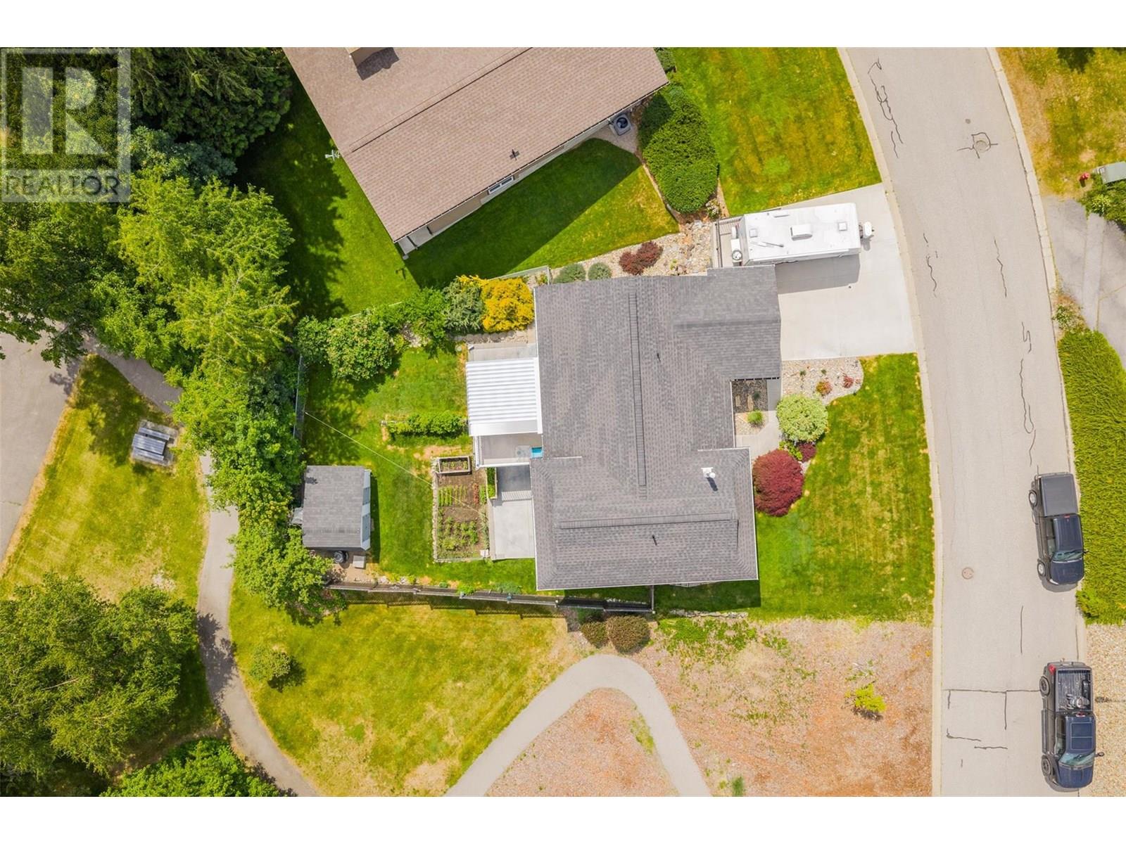 909 8th Street, Montrose, British Columbia  V0G 1P0 - Photo 58 - 10352173
