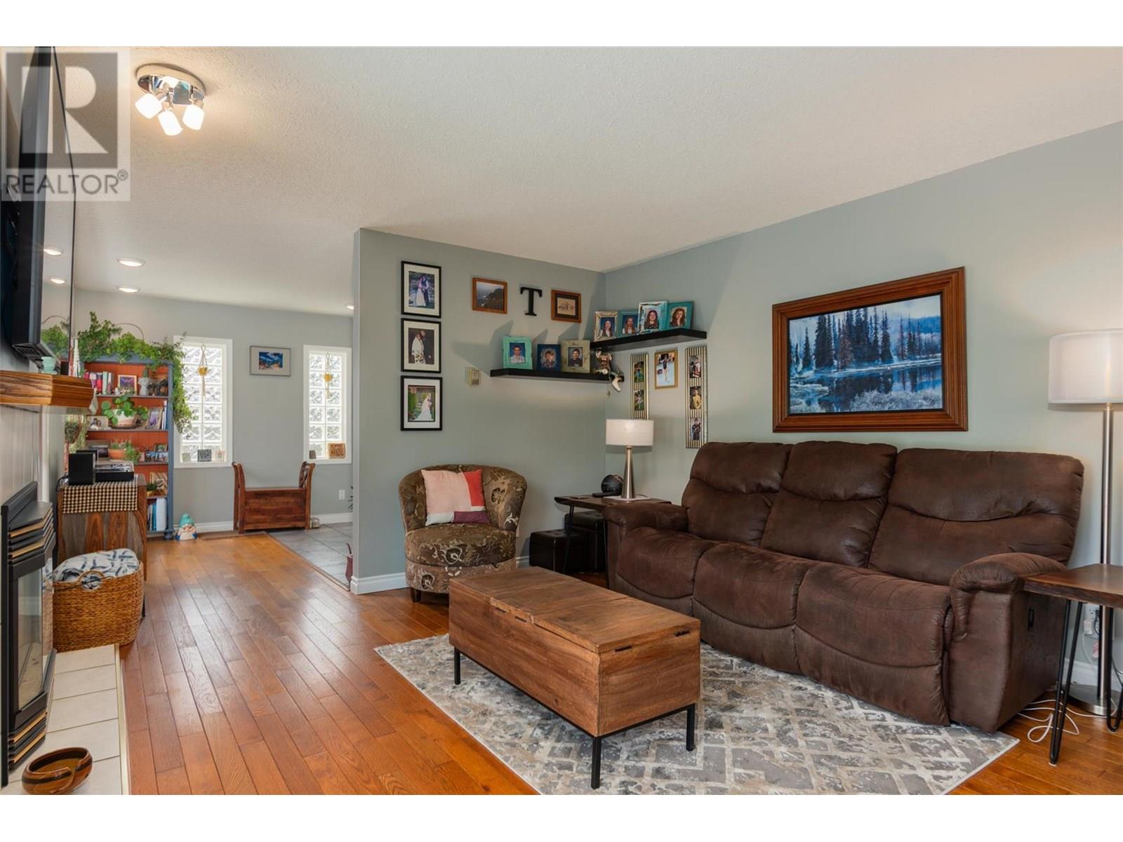 909 8th Street, Montrose, British Columbia  V0G 1P0 - Photo 6 - 10352173
