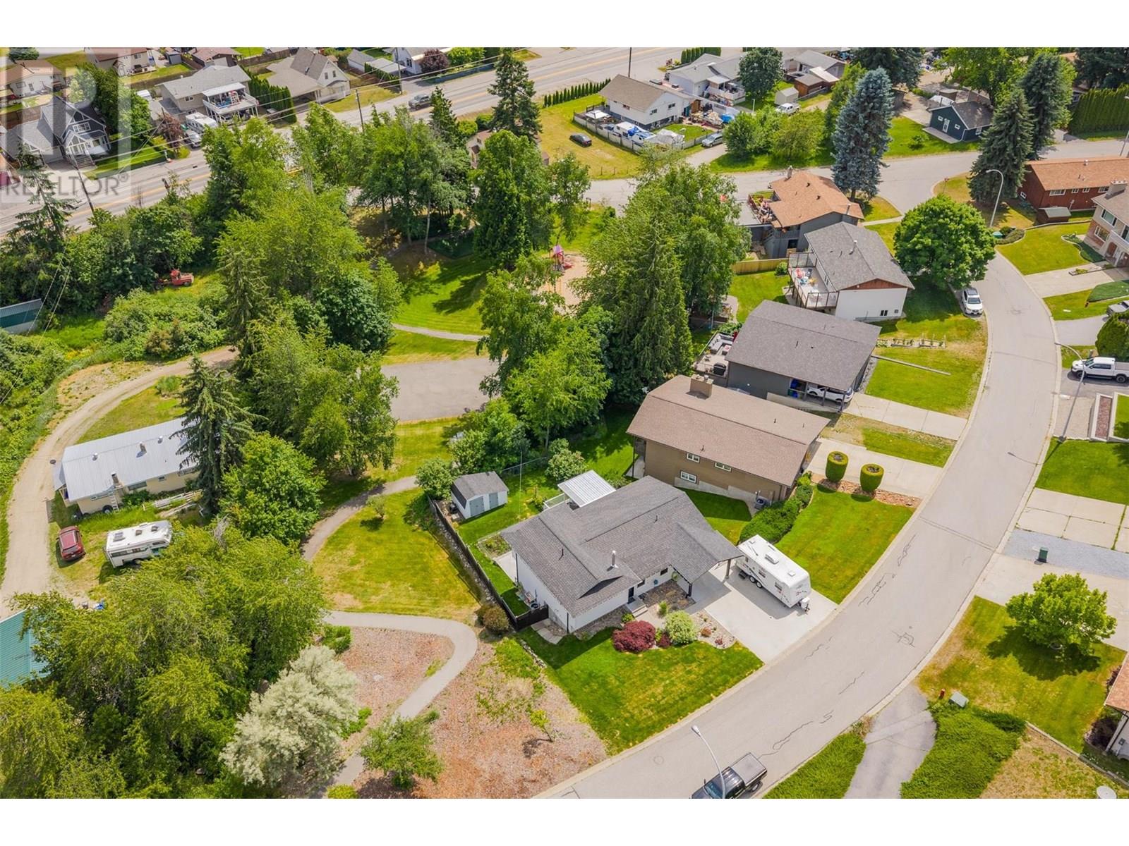 909 8th Street, Montrose, British Columbia  V0G 1P0 - Photo 60 - 10352173