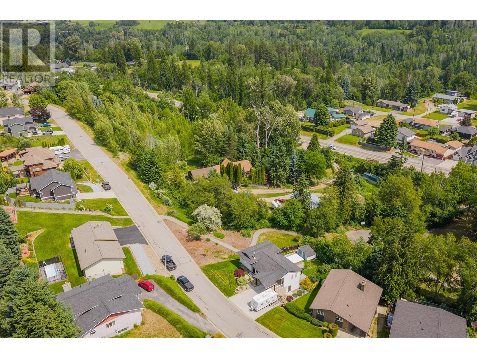 909 8th Street, Montrose, British Columbia  V0G 1P0 - Photo 62 - 10352173