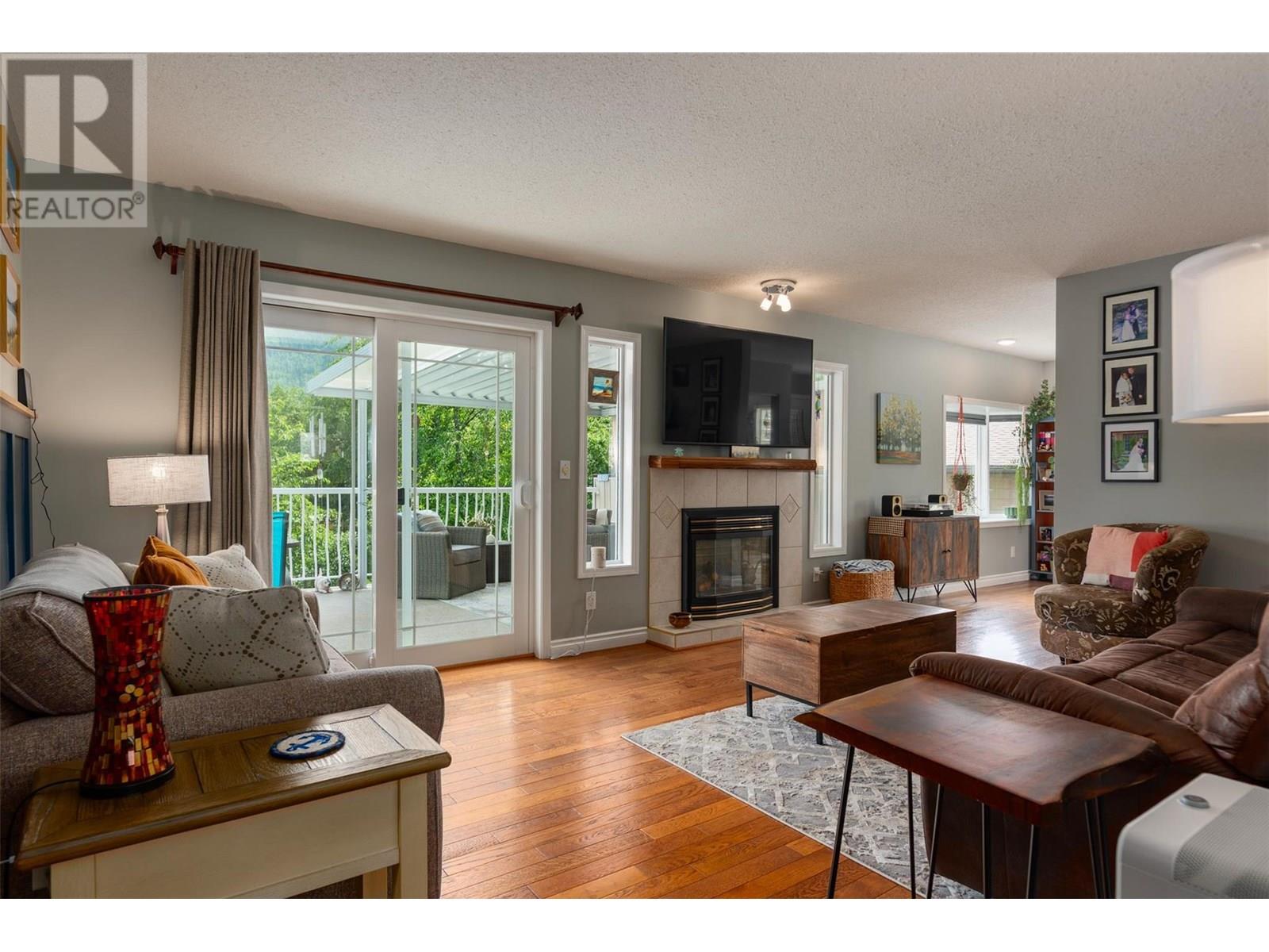 909 8th Street, Montrose, British Columbia  V0G 1P0 - Photo 7 - 10352173