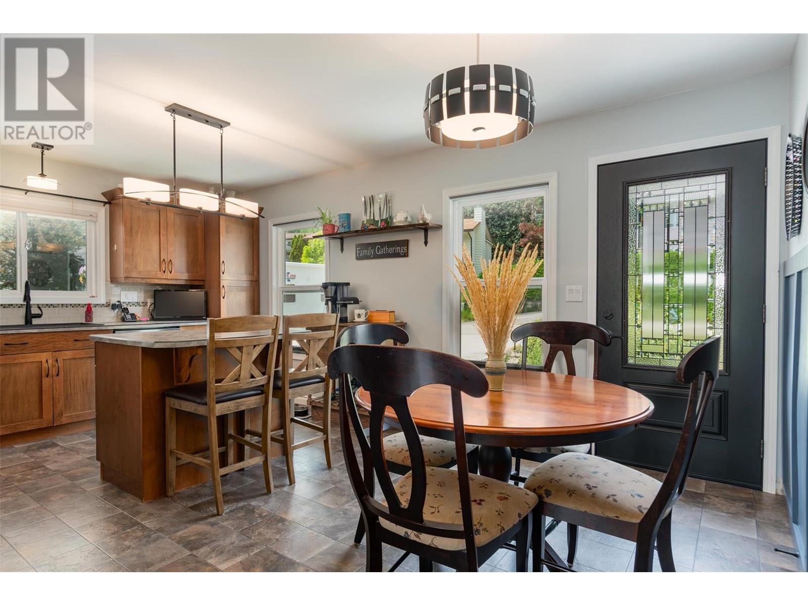 909 8th Street, Montrose, British Columbia  V0G 1P0 - Photo 8 - 10352173