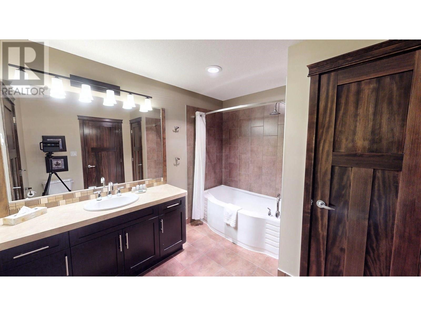 800 Bighorn Boulevard Unit# 825 E, Radium Hot Springs, British Columbia  V0A 1M0 - Photo 25 - 10352133