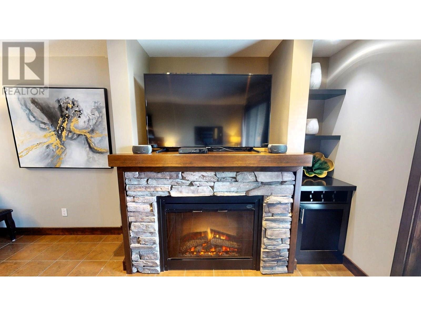 800 Bighorn Boulevard Unit# 825 E, Radium Hot Springs, British Columbia  V0A 1M0 - Photo 4 - 10352133