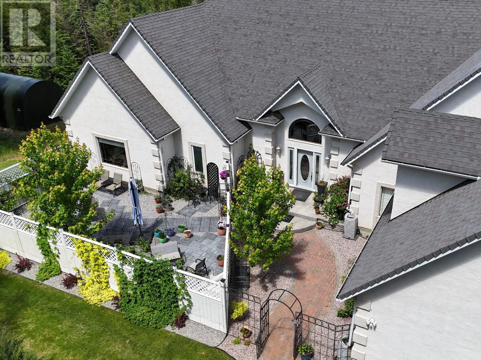 2028 25th Street S, Cranbrook, British Columbia  V1C 6Y9 - Photo 2 - 10352145