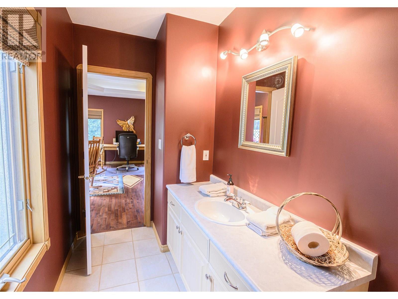 2028 25th Street S, Cranbrook, British Columbia  V1C 6Y9 - Photo 47 - 10352145