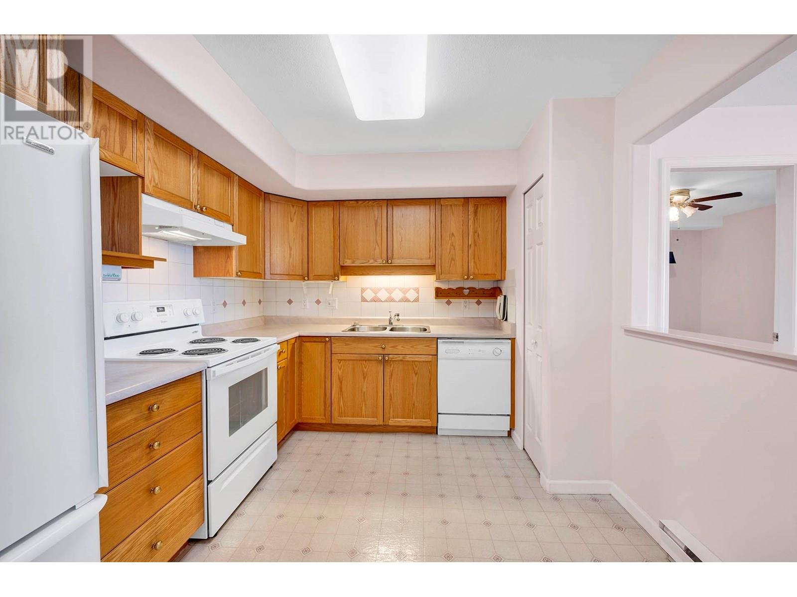 860 Nicolani Drive Unit# 407, Kamloops, British Columbia  V2B 5B3 - Photo 4 - 10352060