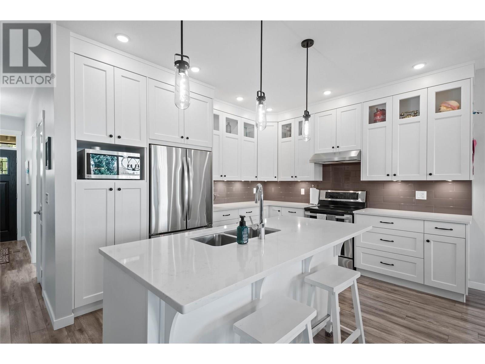 1547 Emerald Drive, Kamloops, British Columbia  V2E 0C4 - Photo 4 - 10352245
