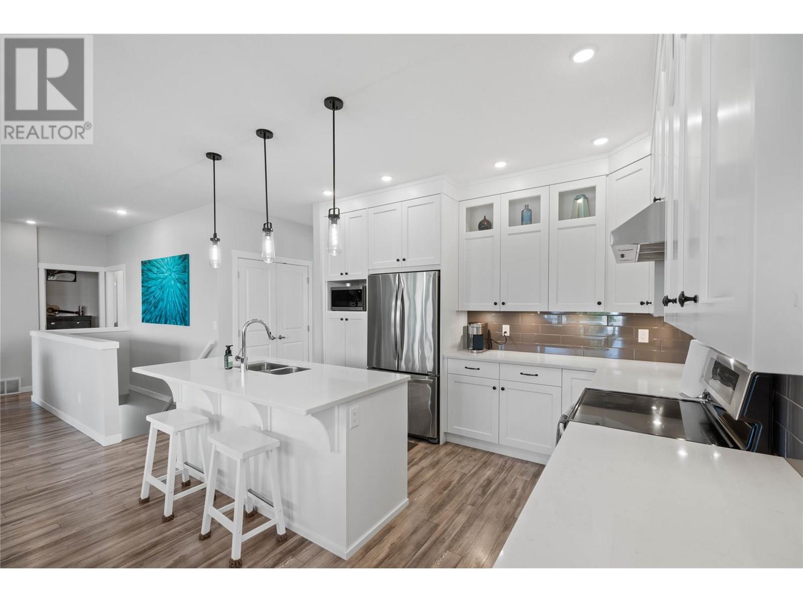 1547 Emerald Drive, Kamloops, British Columbia  V2E 0C4 - Photo 5 - 10352245