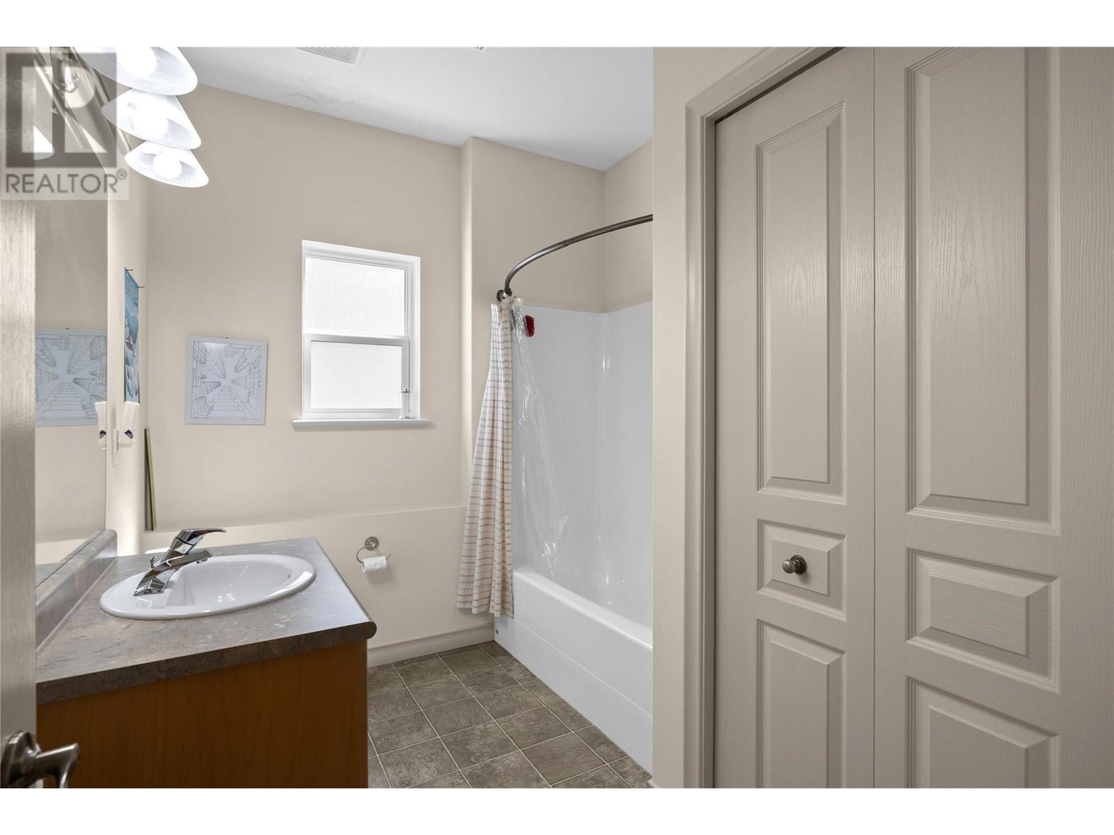 1950 Capistrano Drive Unit# 103, Kelowna, British Columbia  V1V 2N7 - Photo 48 - 10352134