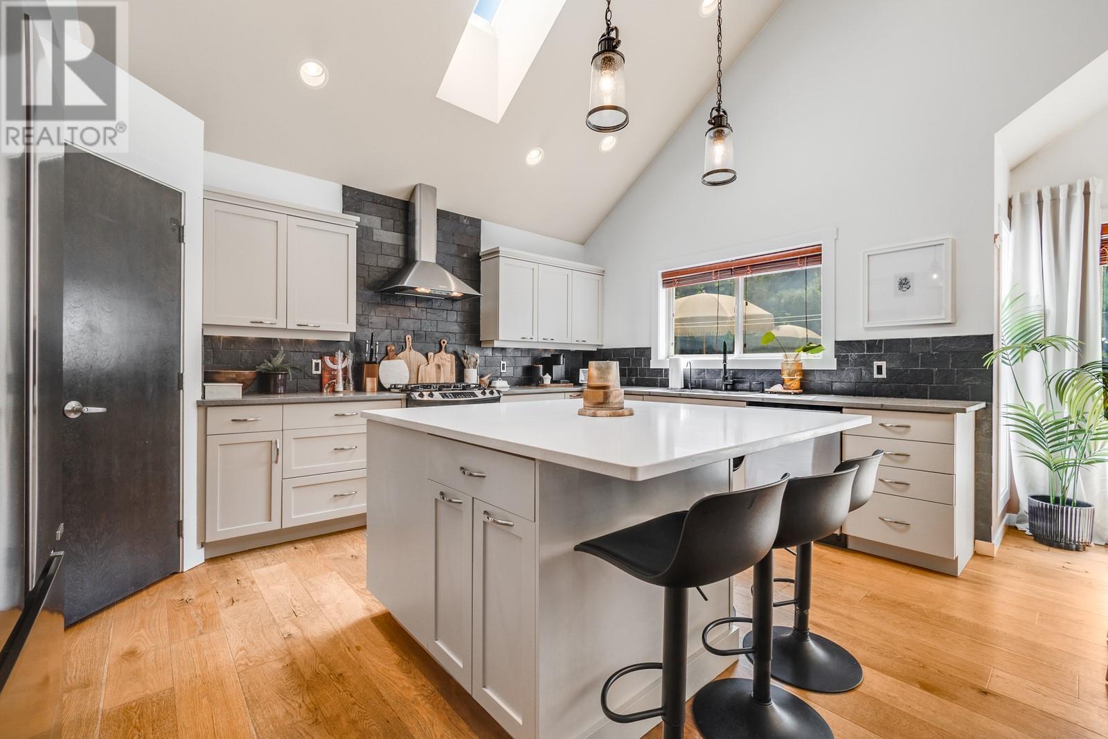 985 Paret Crescent, Kelowna, British Columbia  V1W 4X9 - Photo 12 - 10351923