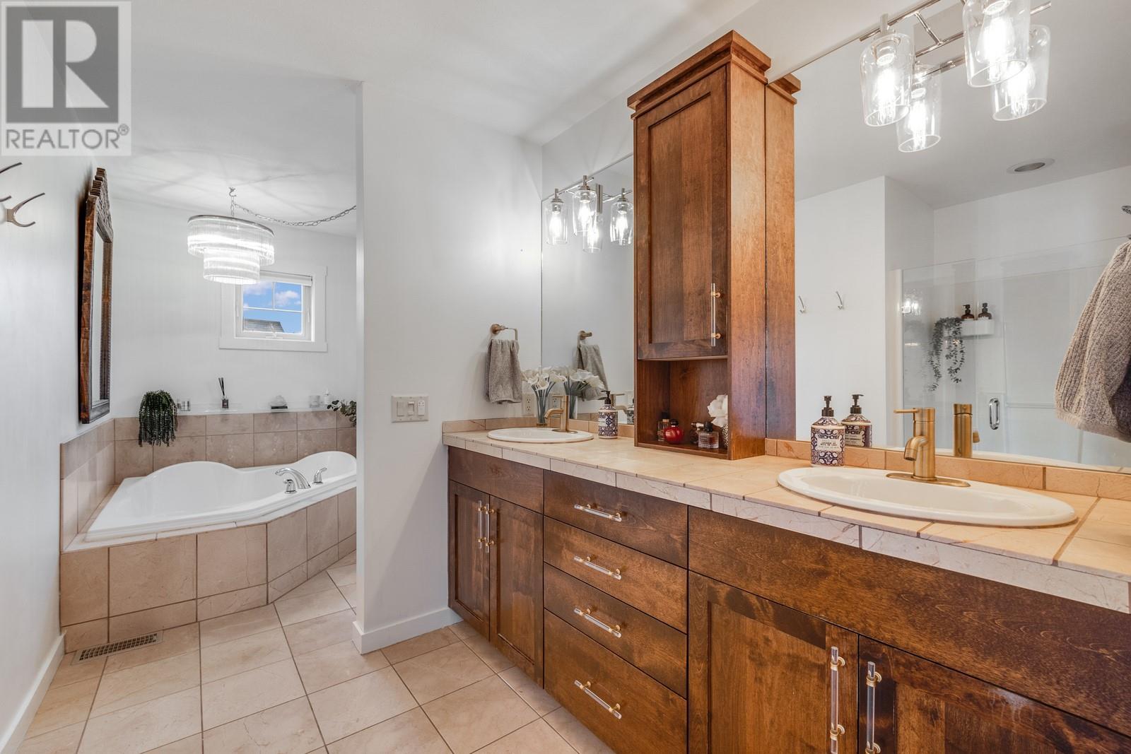 985 Paret Crescent, Kelowna, British Columbia  V1W 4X9 - Photo 35 - 10351923