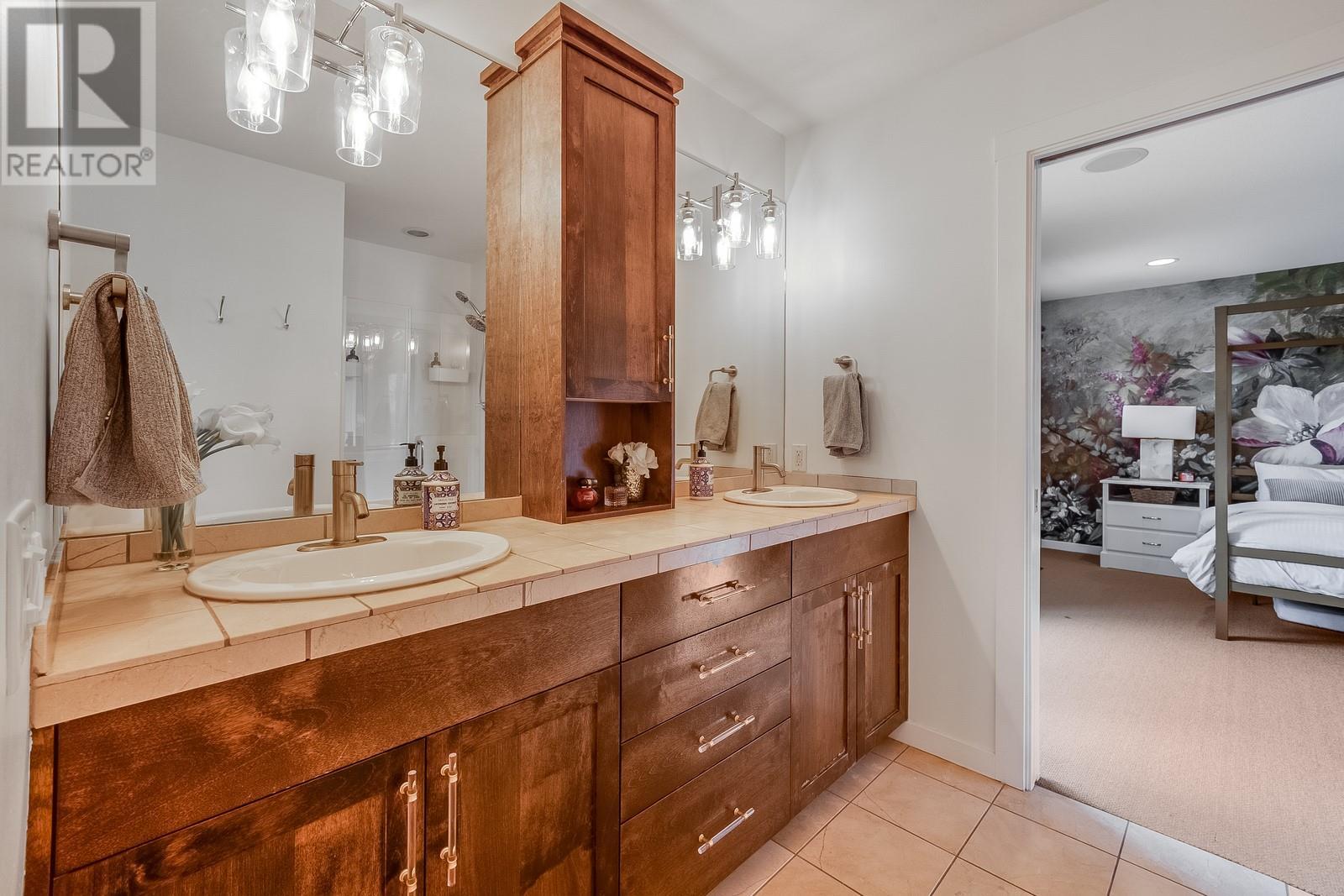 985 Paret Crescent, Kelowna, British Columbia  V1W 4X9 - Photo 39 - 10351923