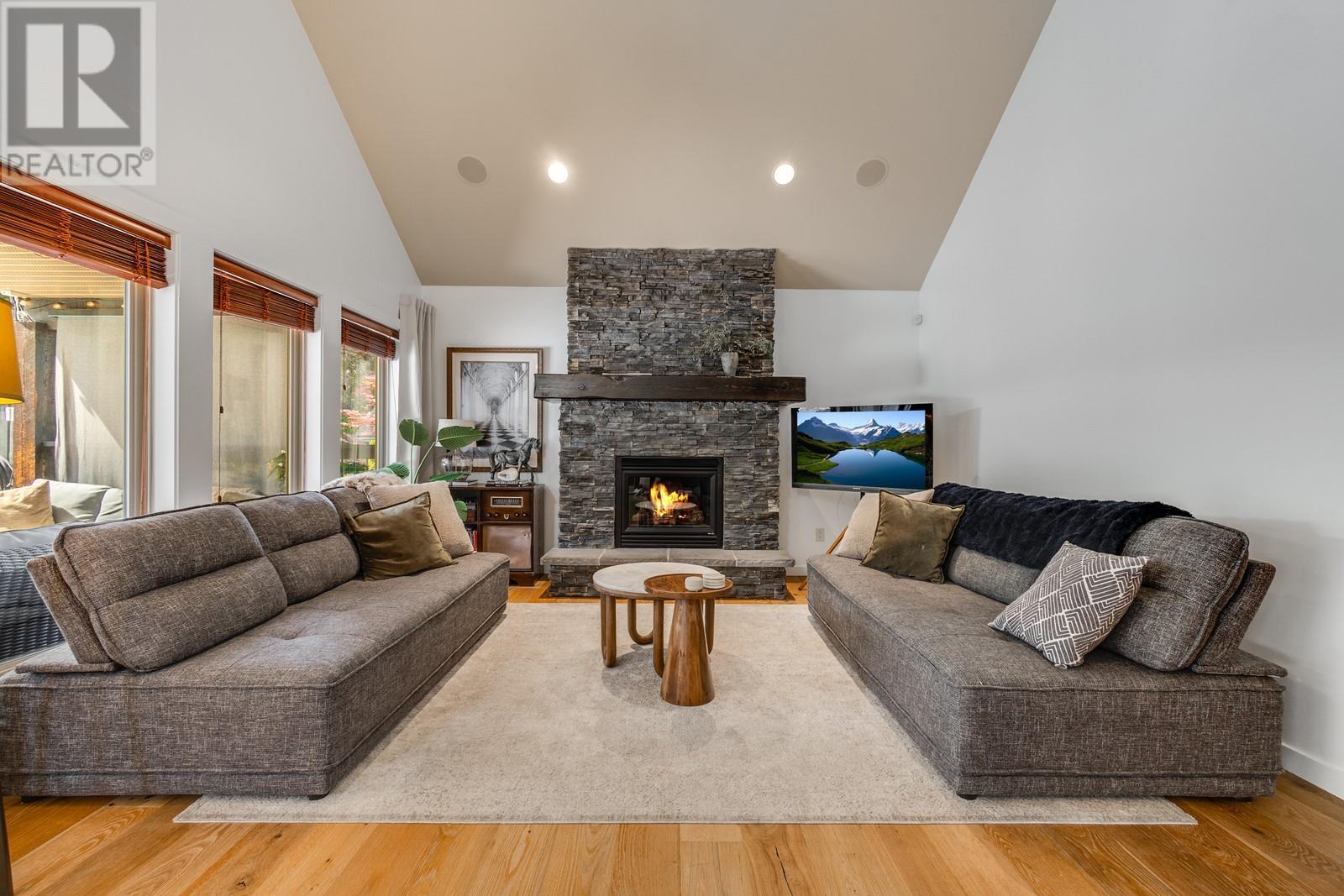 985 Paret Crescent, Kelowna, British Columbia  V1W 4X9 - Photo 6 - 10351923
