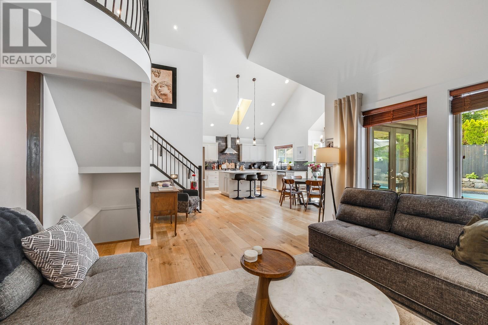 985 Paret Crescent, Kelowna, British Columbia  V1W 4X9 - Photo 8 - 10351923
