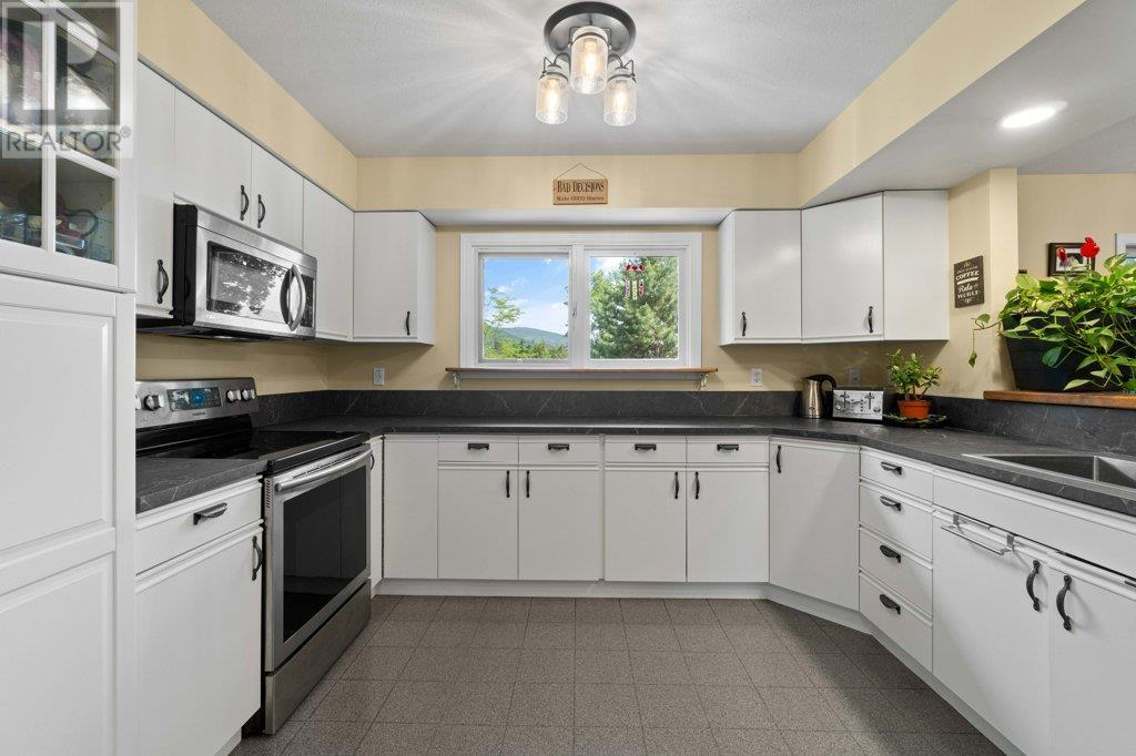 3681 40 Street Ne, Salmon Arm, British Columbia  V1E 1Z6 - Photo 30 - 10352246