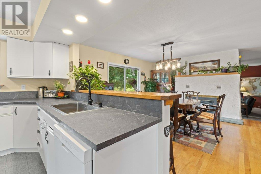3681 40 Street Ne, Salmon Arm, British Columbia  V1E 1Z6 - Photo 34 - 10352246
