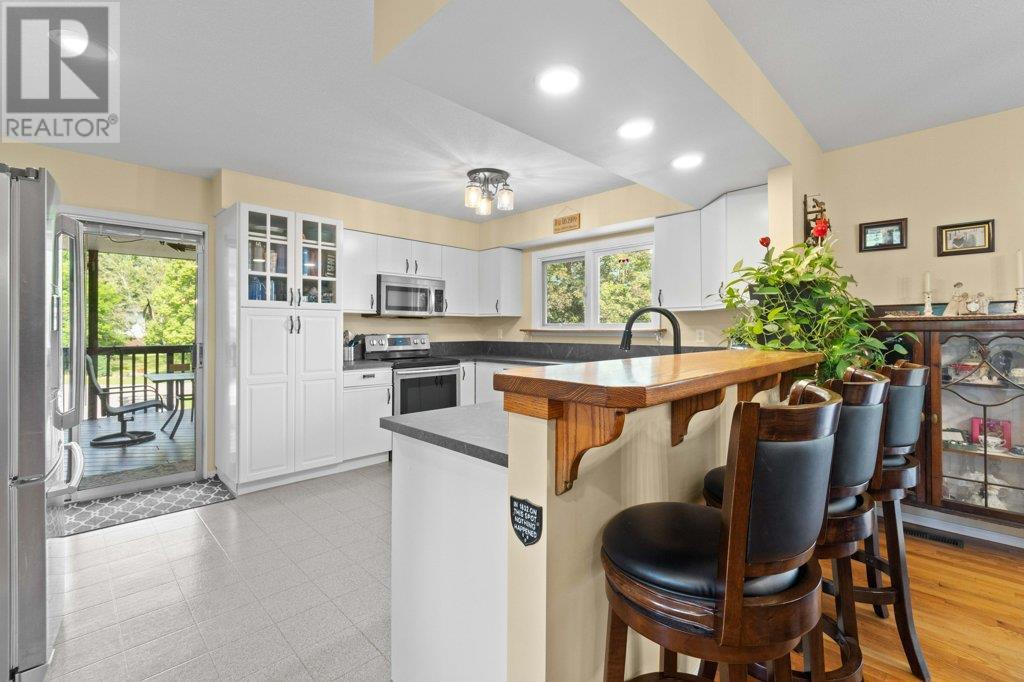 3681 40 Street Ne, Salmon Arm, British Columbia  V1E 1Z6 - Photo 37 - 10352246