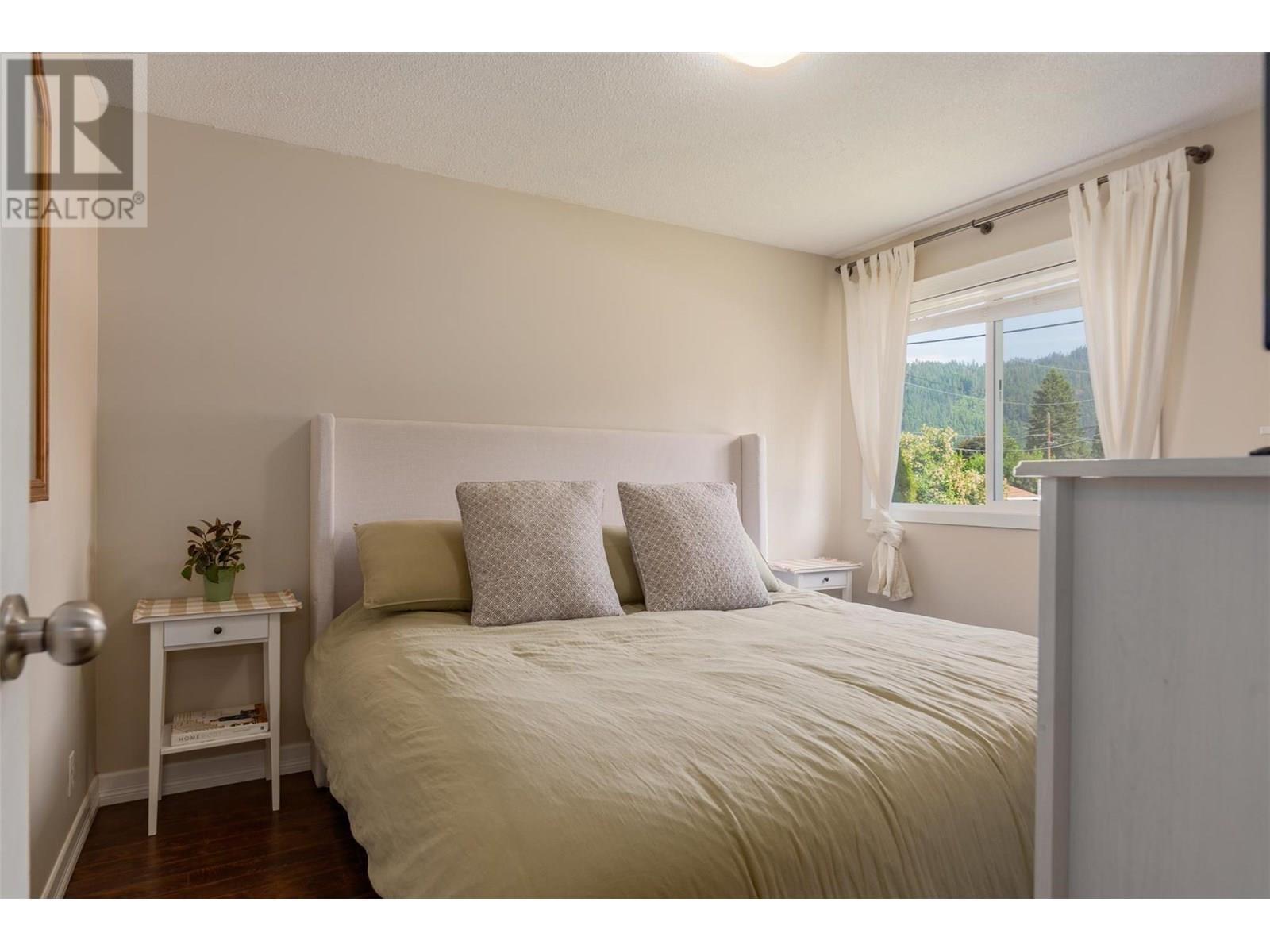 99 Johnson Road, Fruitvale, British Columbia  V0G 1L0 - Photo 16 - 10352184