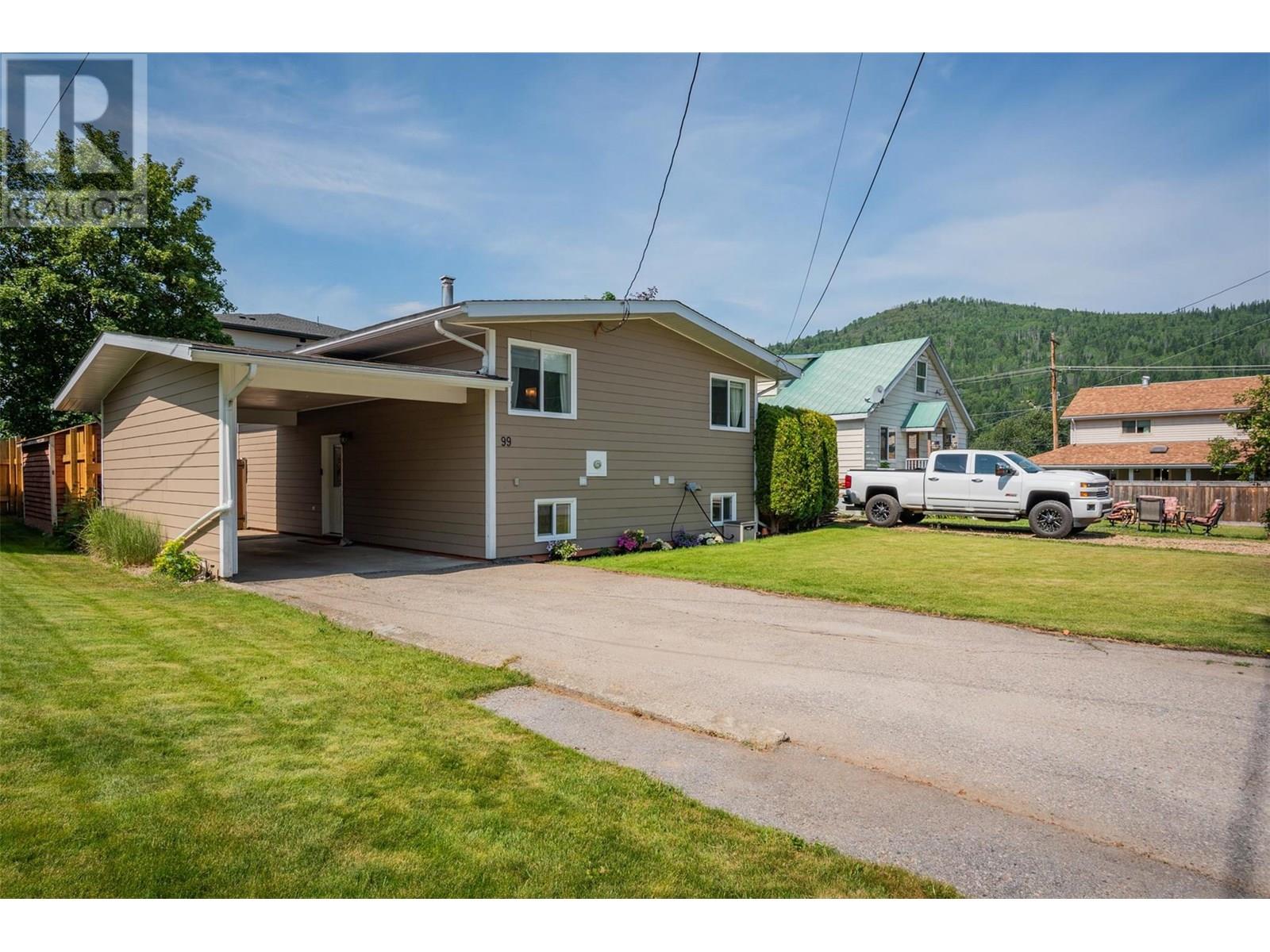 99 Johnson Road, Fruitvale, British Columbia  V0G 1L0 - Photo 2 - 10352184