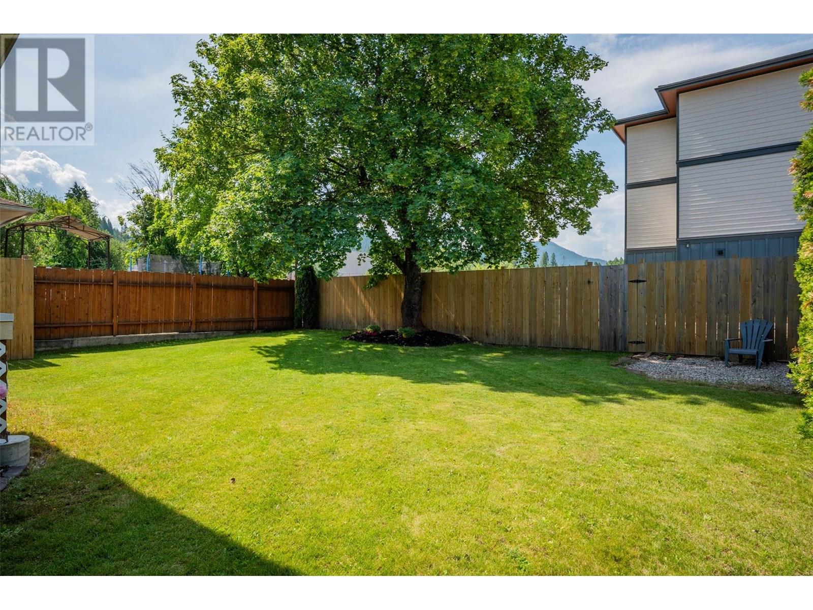 99 Johnson Road, Fruitvale, British Columbia  V0G 1L0 - Photo 36 - 10352184