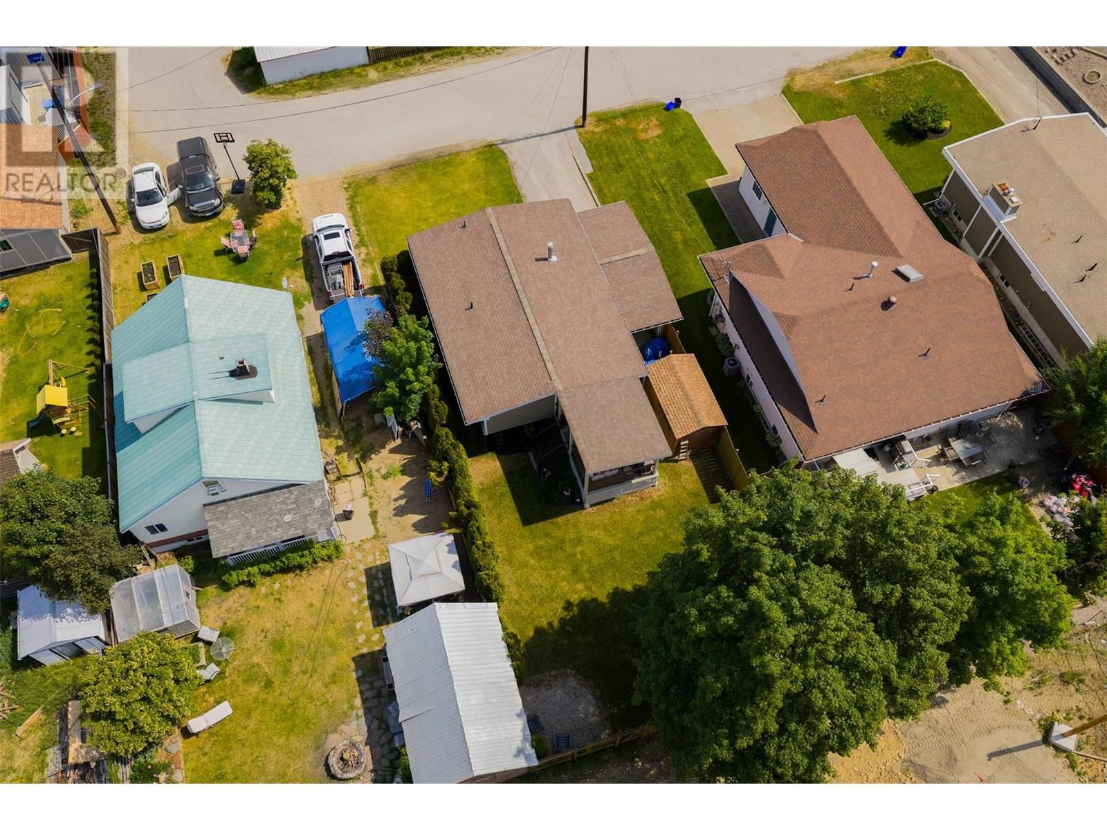 99 Johnson Road, Fruitvale, British Columbia  V0G 1L0 - Photo 40 - 10352184