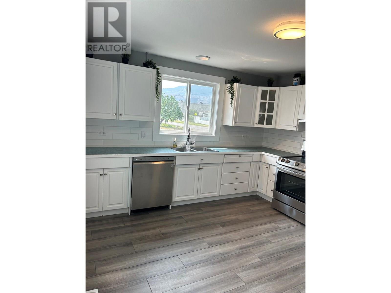1074 Surrey Avenue, Kamloops, British Columbia  V2B 1R2 - Photo 10 - 10352264
