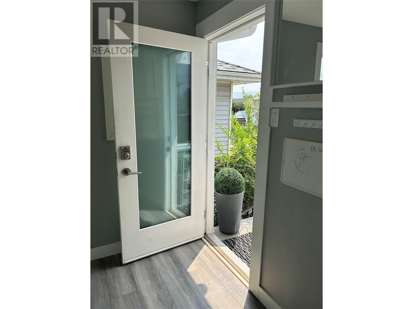 1074 Surrey Avenue, Kamloops, British Columbia  V2B 1R2 - Photo 9 - 10352264