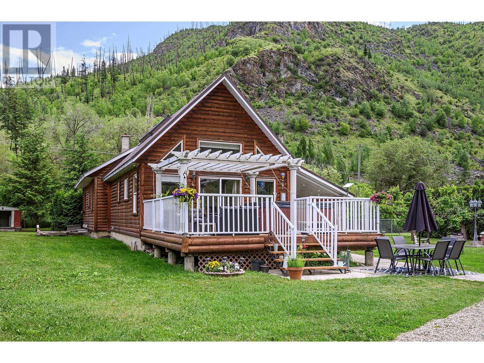 3215 Yellowhead Highway, Barriere, British Columbia  V0E 2E0 - Photo 1 - 10352207