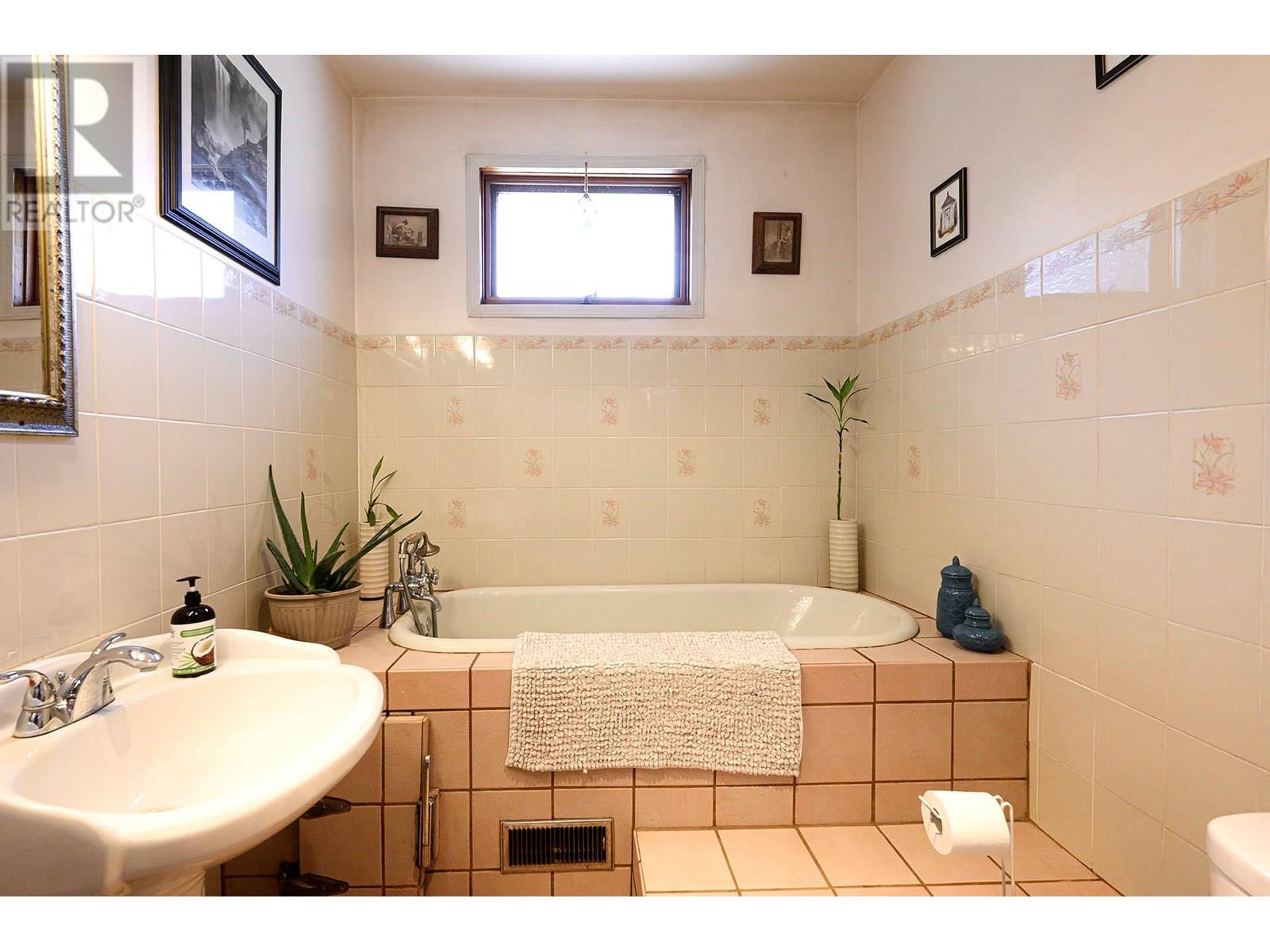 3215 Yellowhead Highway, Barriere, British Columbia  V0E 2E0 - Photo 24 - 10352207