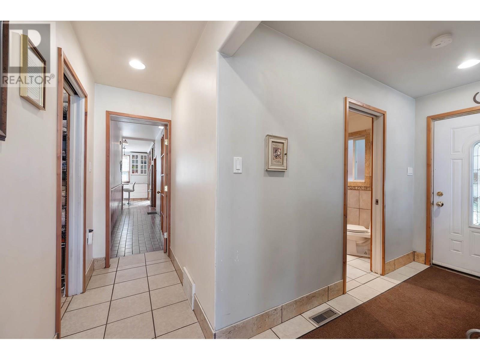 3215 Yellowhead Highway, Barriere, British Columbia  V0E 2E0 - Photo 4 - 10352207
