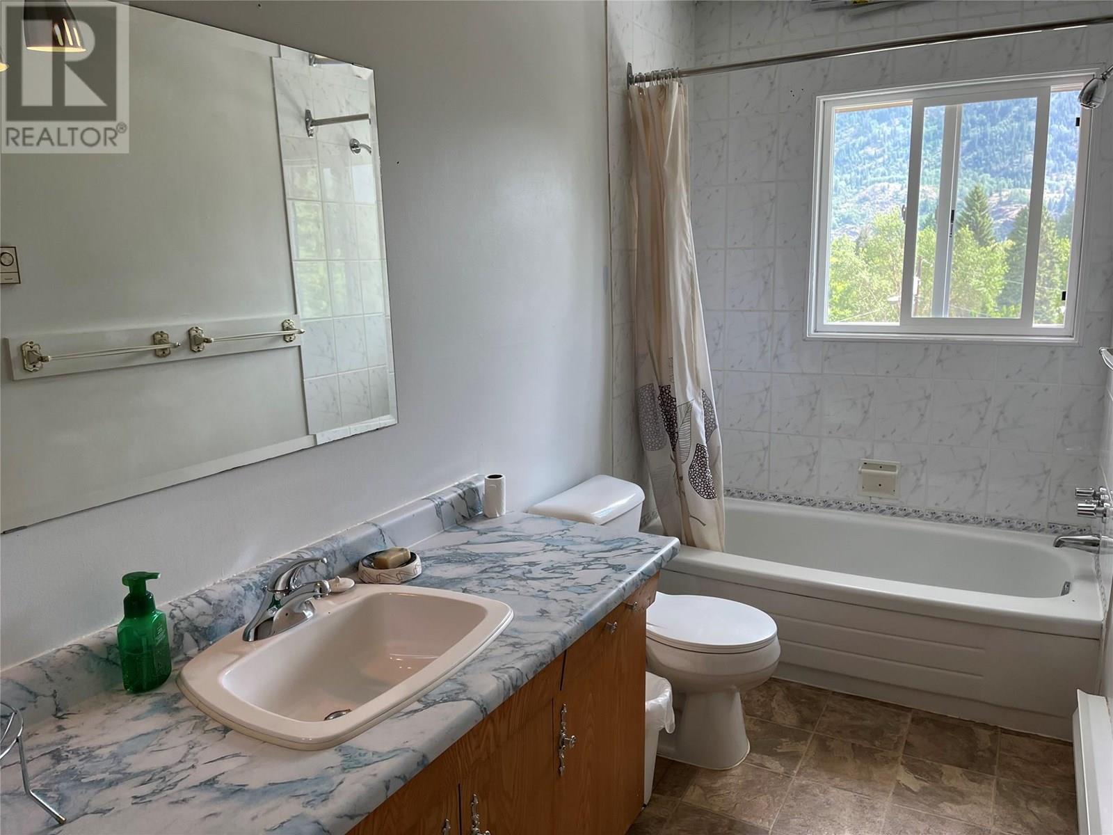 801 Lynnwood Crescent, Castlegar, British Columbia  V1N 1E5 - Photo 6 - 10352071